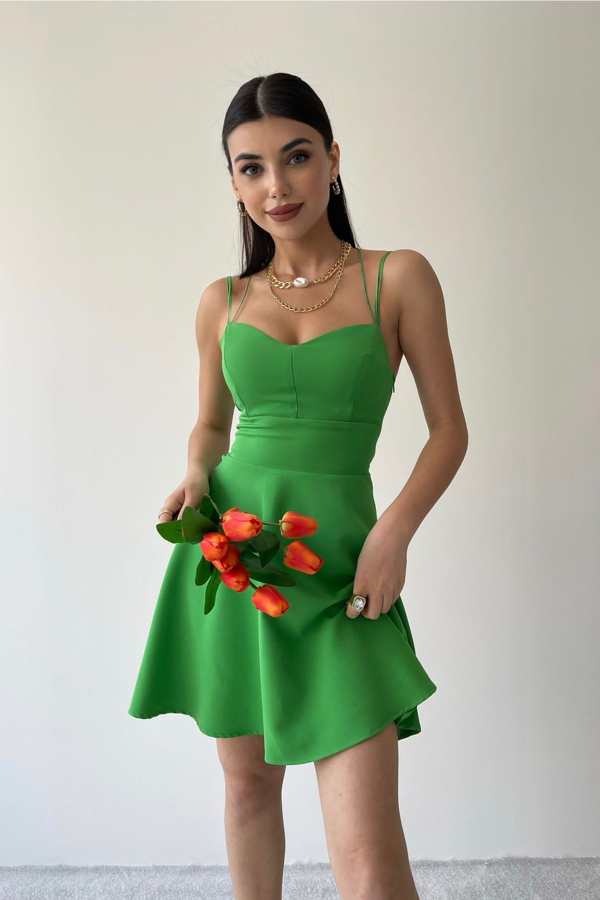 KREP KUMAŞ İNCE ASKILI VE YAKA KLOŞ KESİM YEŞİL MİNİ ELBİSE GREEN MINI DRESS ETC-114-YEŞİL