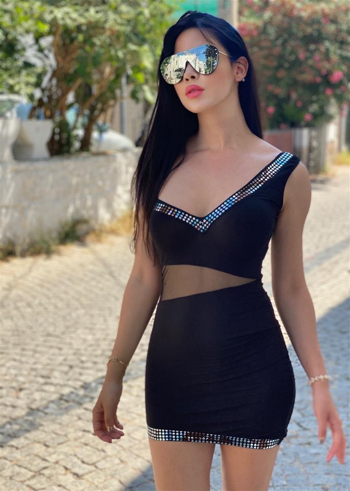 LİKRALI ESNEK KUMAŞ GÖĞÜS ve SIRT DEKOLTELİ PARLAK ŞERİTLİ SİYAH MİNİ ELBİSE SİYAH GECE ELBİSESİ BLACK MINI DRESS BLACK CLUBWEAR BLACK GOGO DRESS KY-112