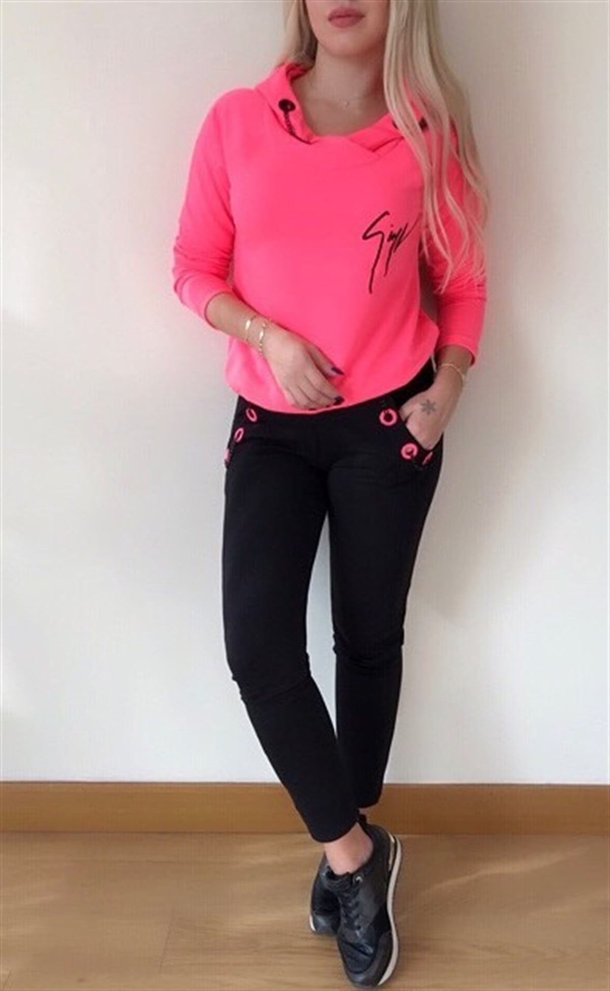 NEON PEMBE ESNEK KUMAŞ KAPİŞONLU ALT ÜST BAYAN EŞOFMAN TAKIM İKİ PARÇA BAYAN SPOR TAKIM ALT ÜST BAYAN TAKIM BAYAN SPOR TAKIM WOMAN SPORTSWEAR SET GD-006-2