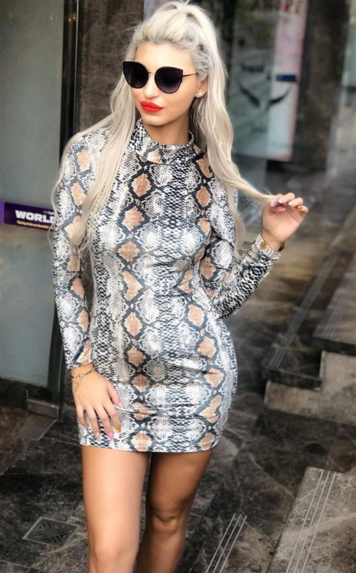 YILAN DESENLİ ESNEK KADİFE KUMAŞ UZUN KOLLU MİNİ ELBİSE KADİFE KUMAŞ GECE ELBİSESİ VELVET MINI DRESS BLACK PROM DRESS BLACK PARTY DRESS BLACK MINI DRESS LP-287-3