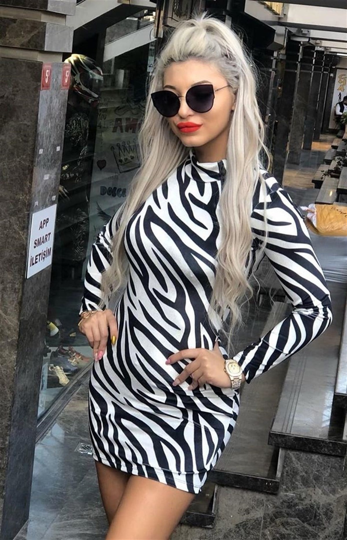 ZEBRA DESENLİ ESNEK KADİFE KUMAŞ UZUN KOLLU MİNİ ELBİSE KADİFE KUMAŞ GECE ELBİSESİ VELVET MINI DRESS BLACK PROM DRESS BLACK PARTY DRESS BLACK MINI DRESS LP-287-1