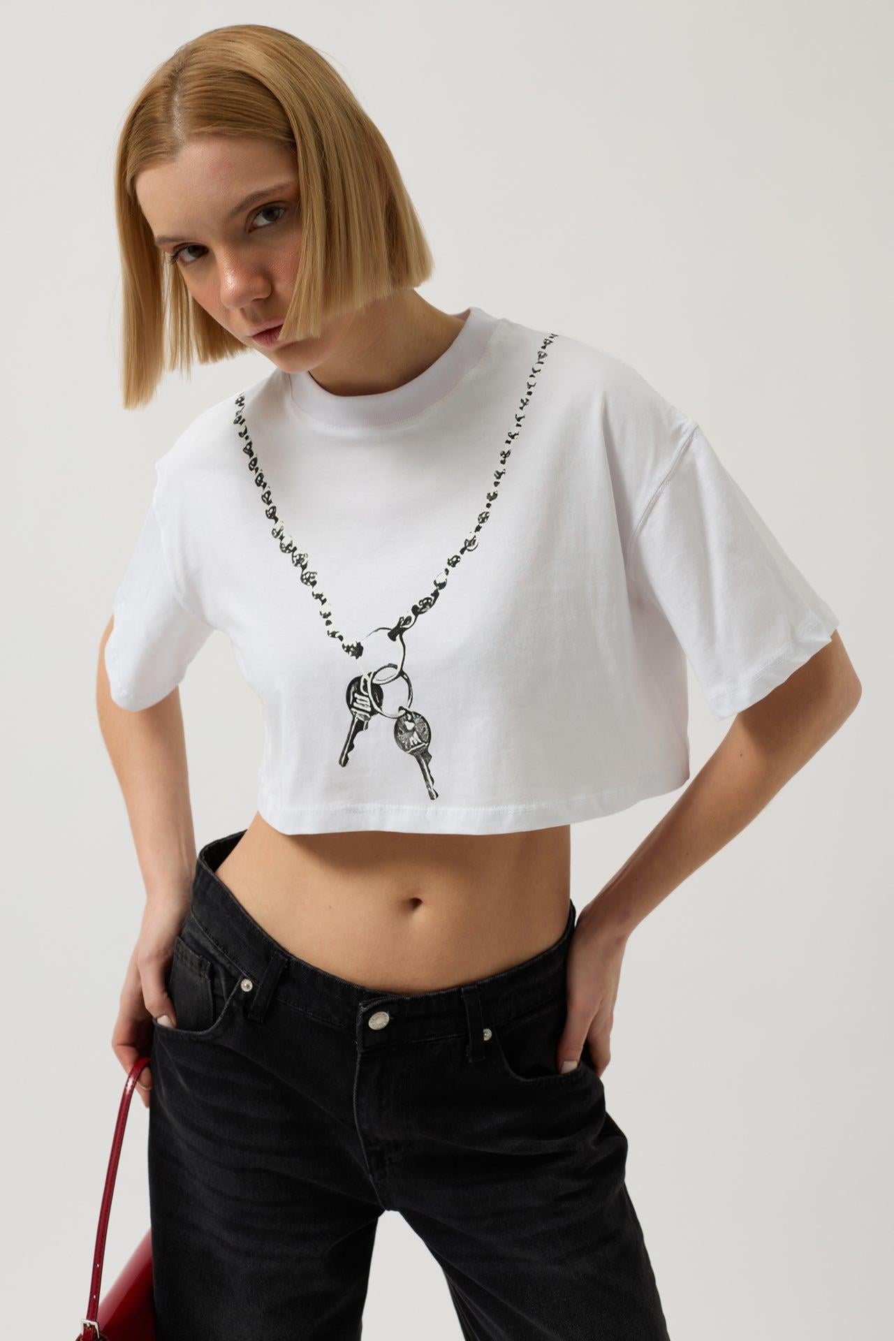 Zincir Baskılı Crop Beyaz T-Shirt