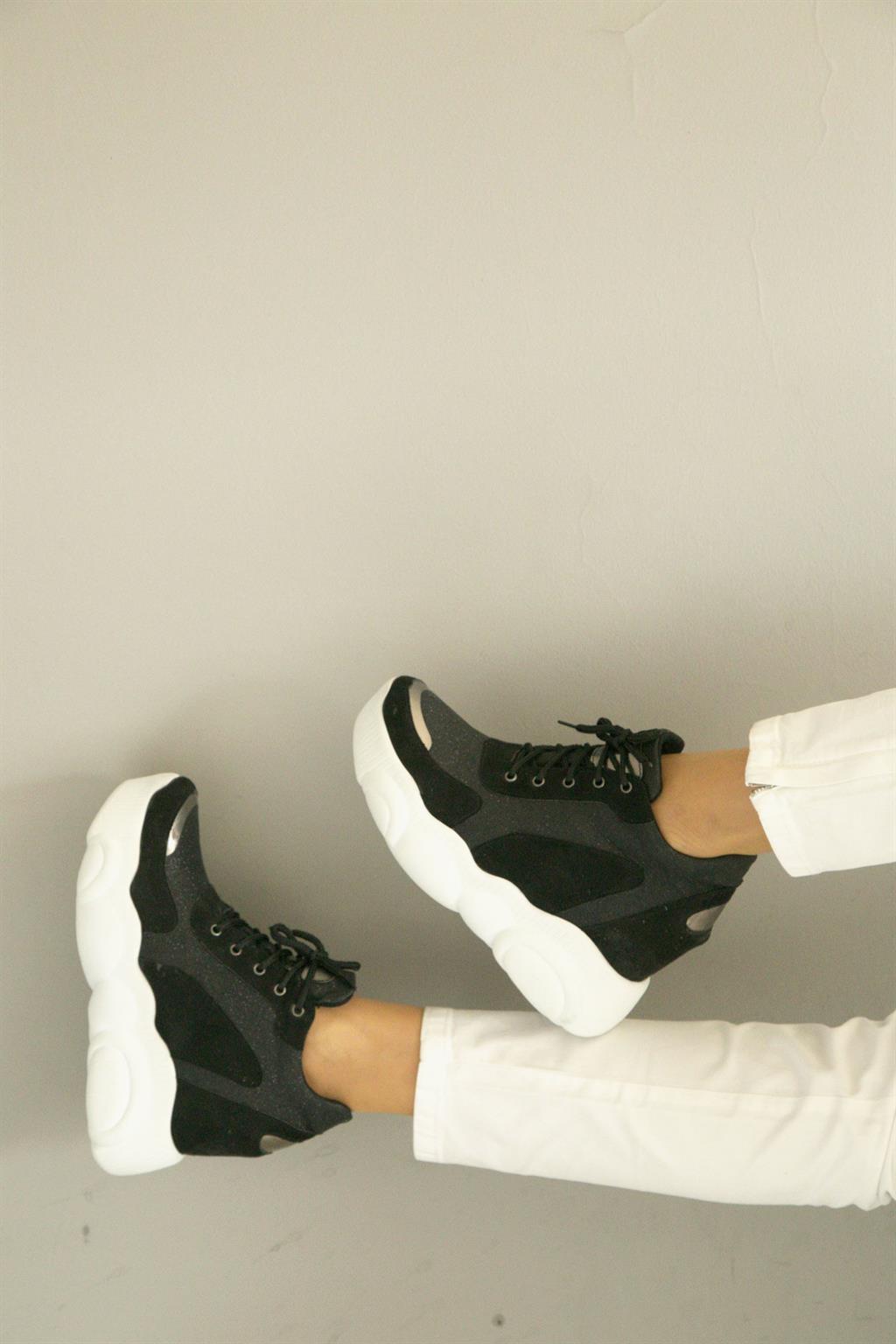 SHOETEK Alessio Kadın Sneakers Bağcıklı Dolgu Topuk Spor Ayakkabı Siyah  Süet Simli