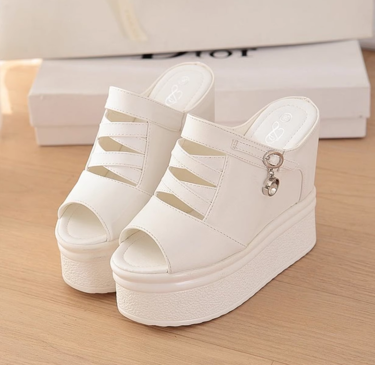 Dolgu Topuklu Terlik