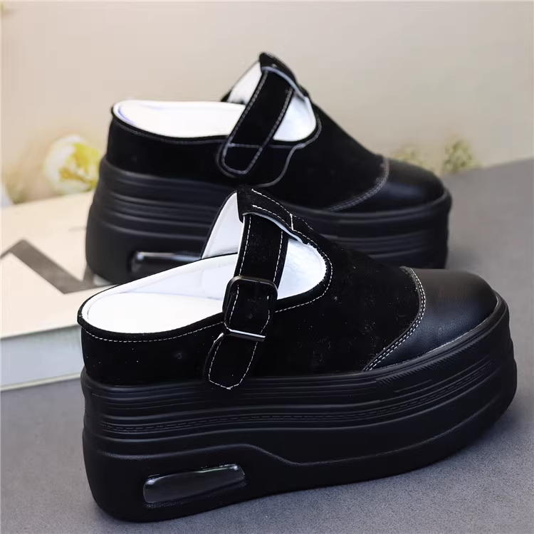 Dolgu Topuk Burnu Kapalı Terlik