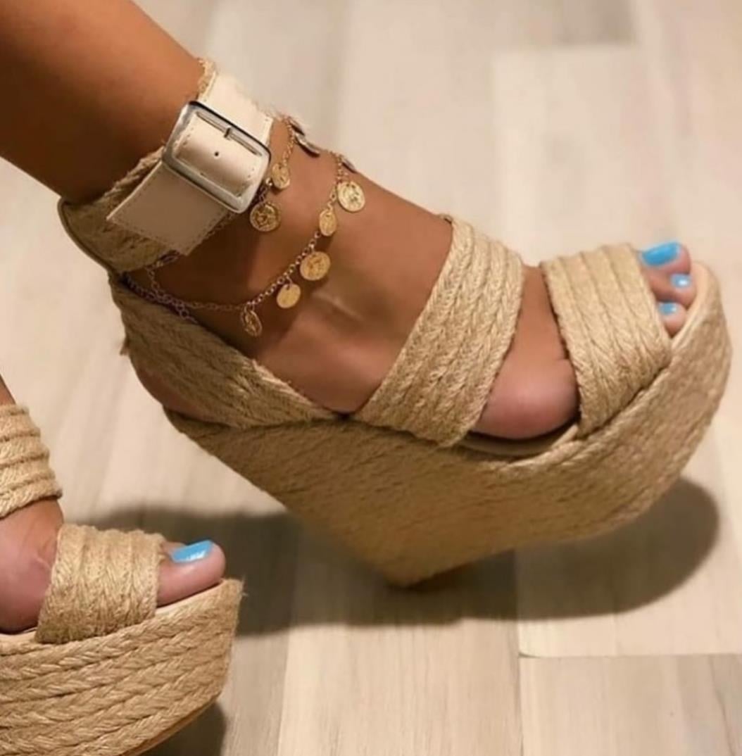 Dolgu Topuk Hasır Sandalet