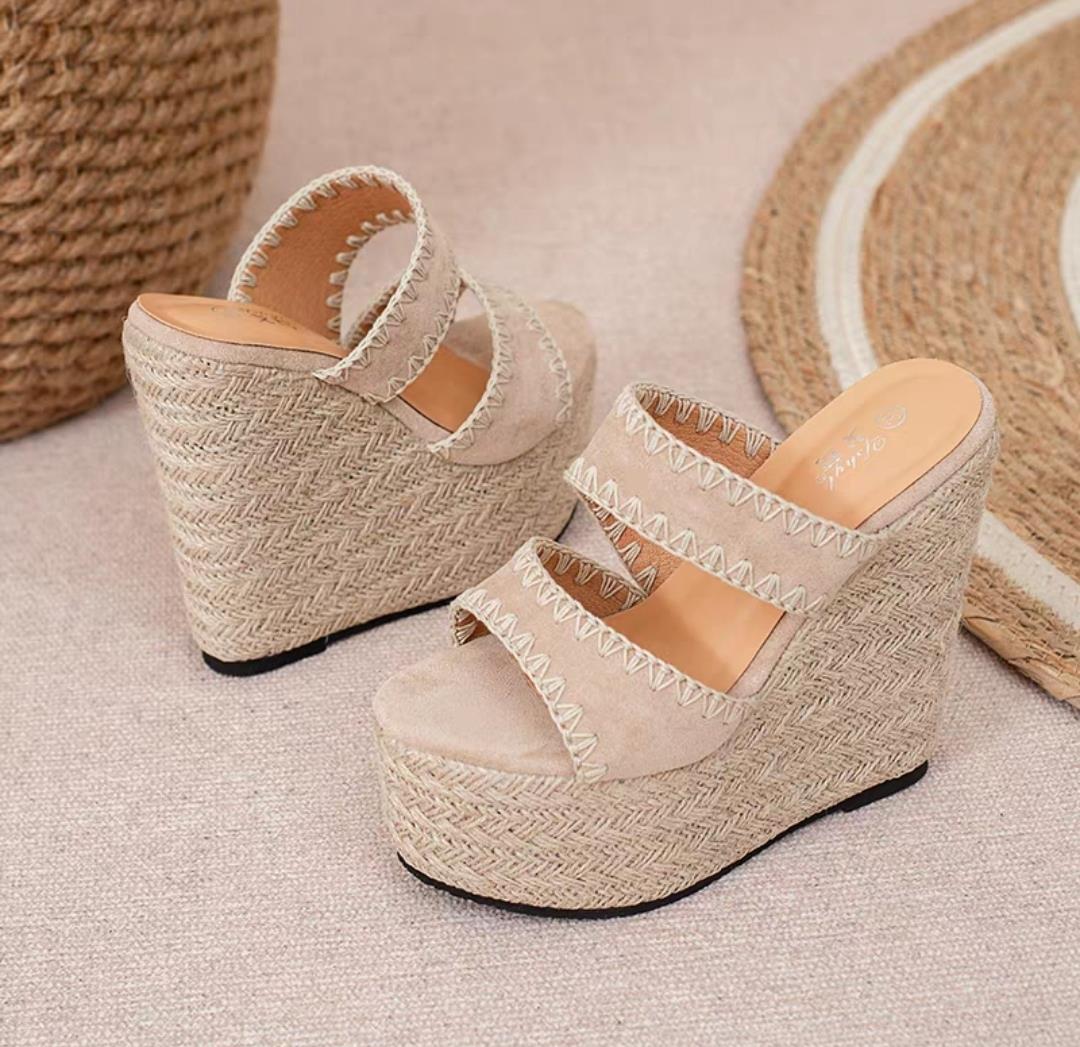 Dolgu Topuk Hasır Terlik