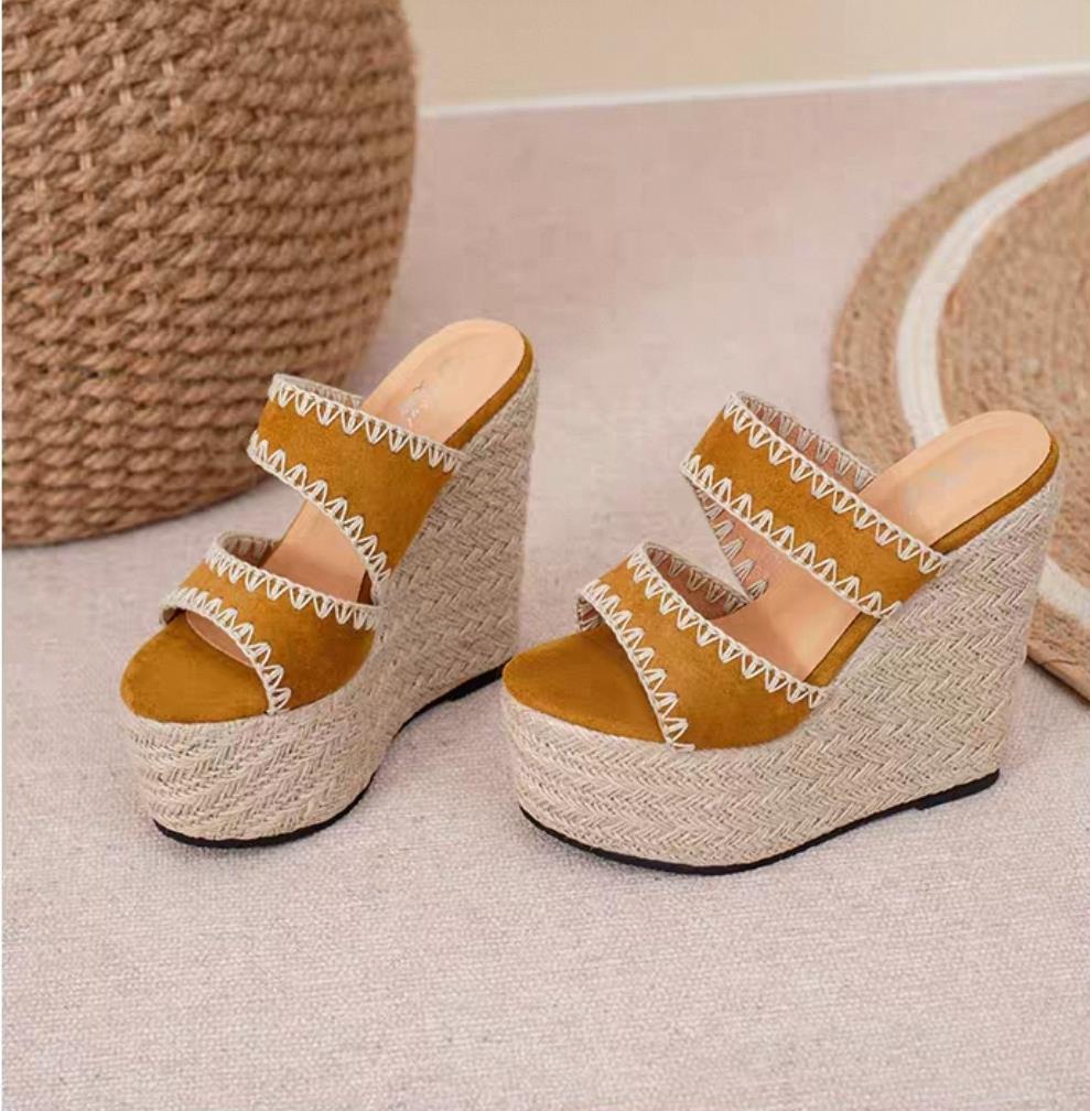 Dolgu Topuk Hasır Terlik