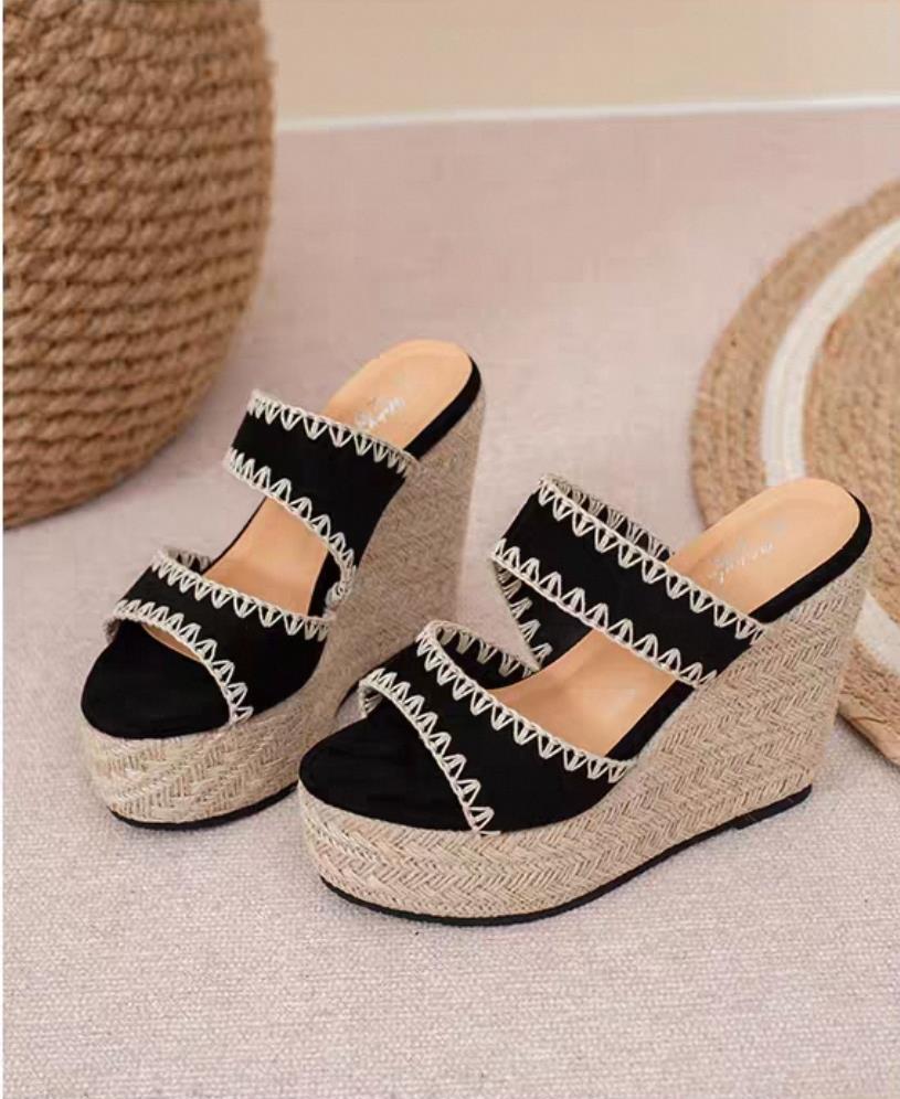 Dolgu Topuk Hasır Terlik