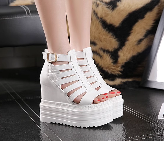 Dolgu Topuk Sandalet