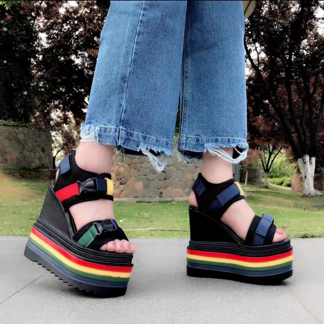 Dolgu Topuk Sandalet