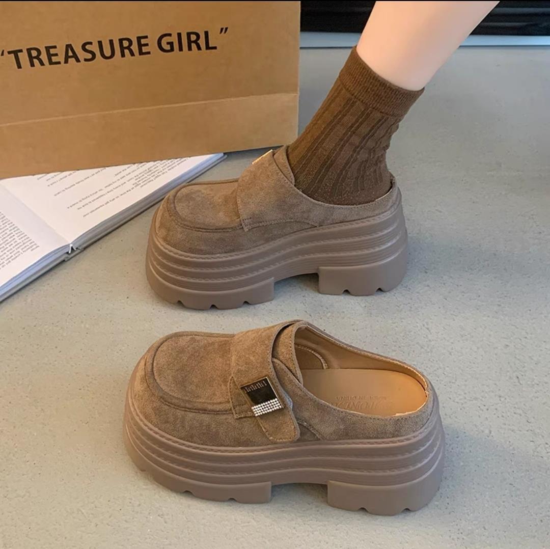 Dolgu Topuk Süet Terlik