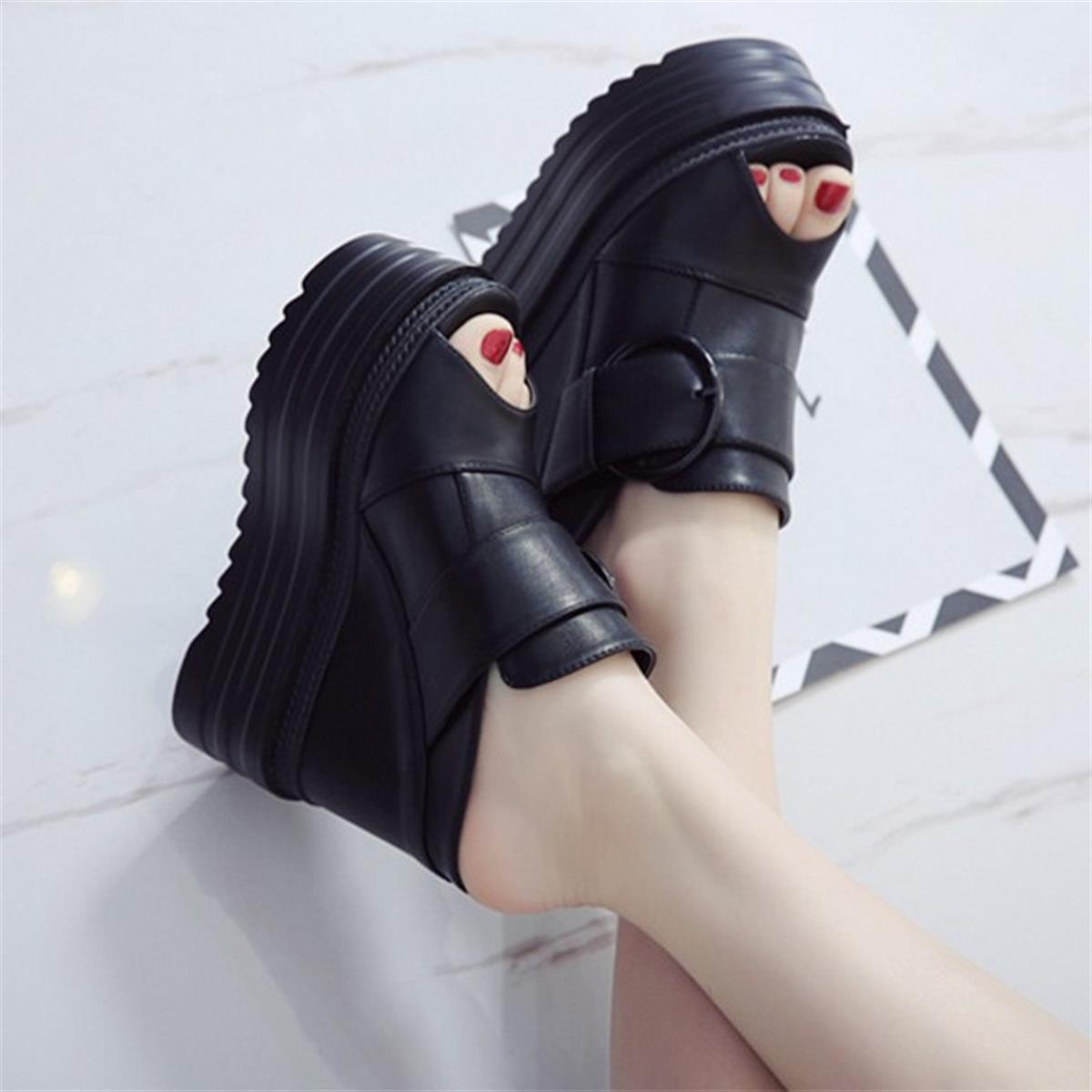 Dolgu Topuklu Terlik