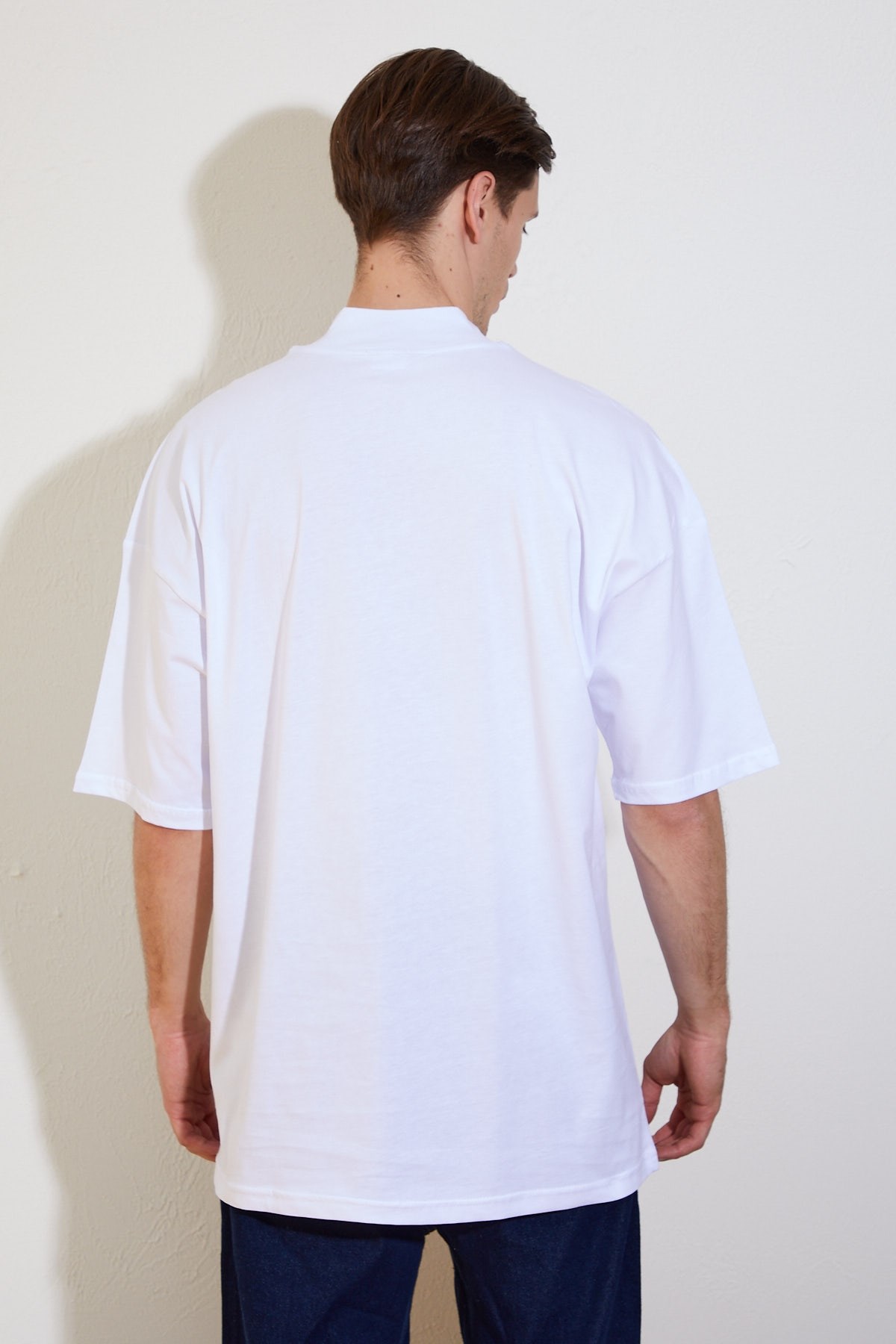 Erkek Yarı Fermuarlı Dik Yakalı Oversize Beyaz T-Shirt