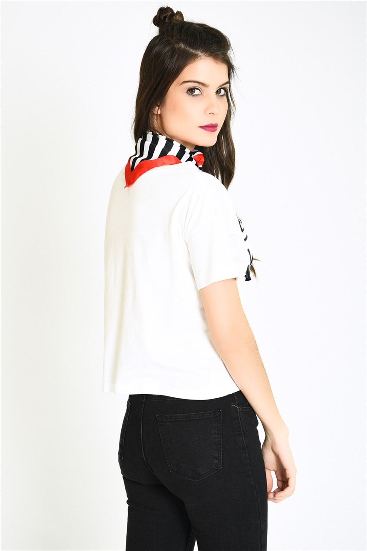 Önü Şeritli Baskılı Beyaz Kısa Kadın T-Shirt - 10358