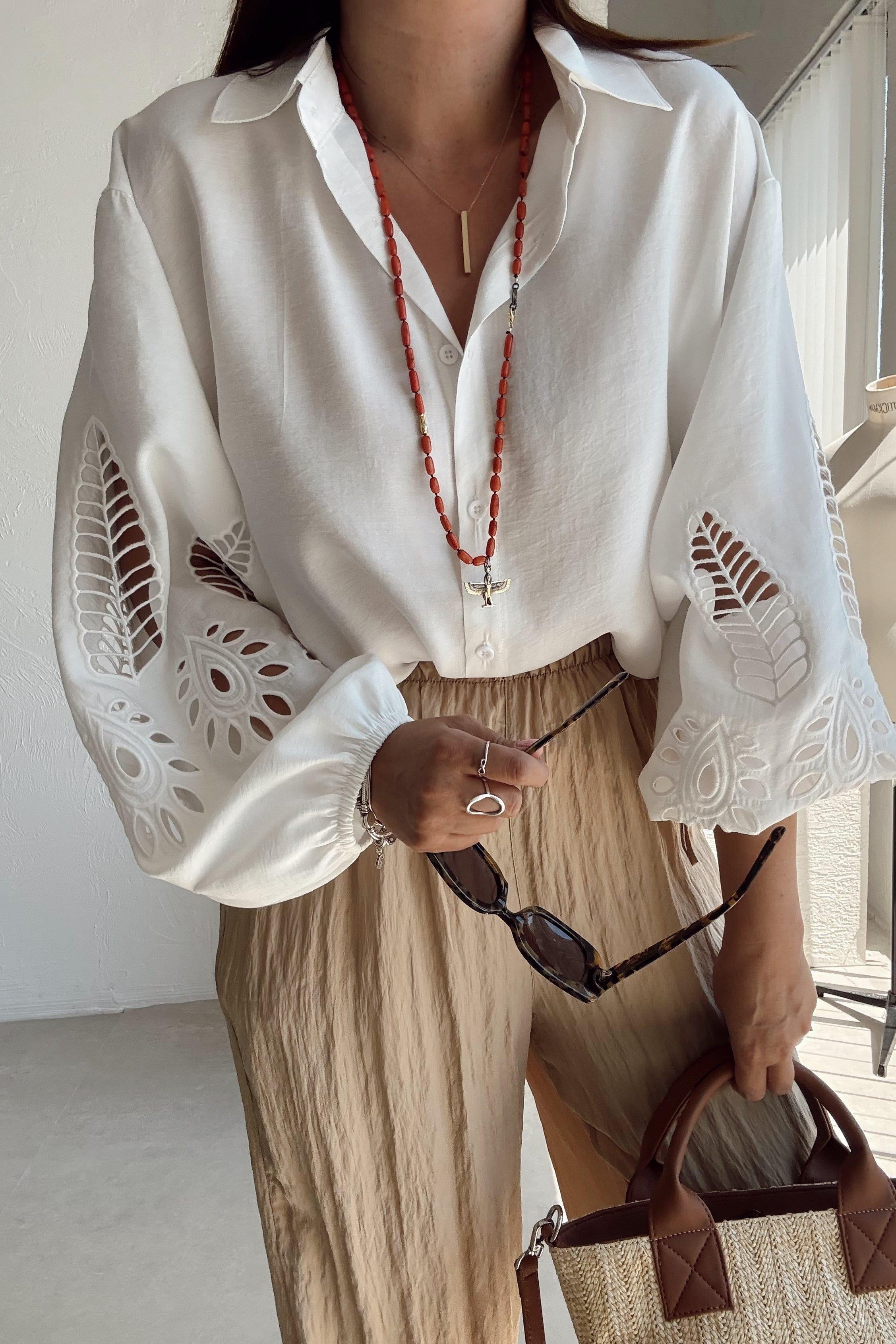 Beyaz Oversize Nakışlı Gömlek 