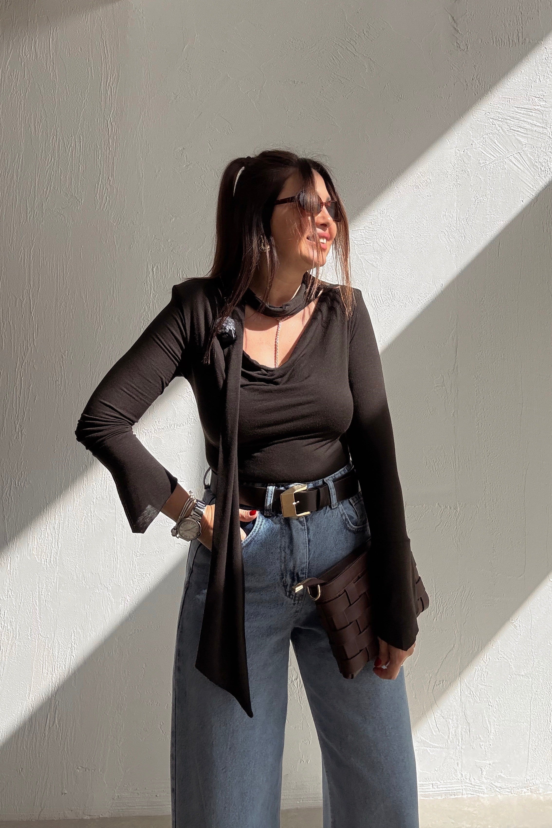 Kahverengi Fularlı Bluz 