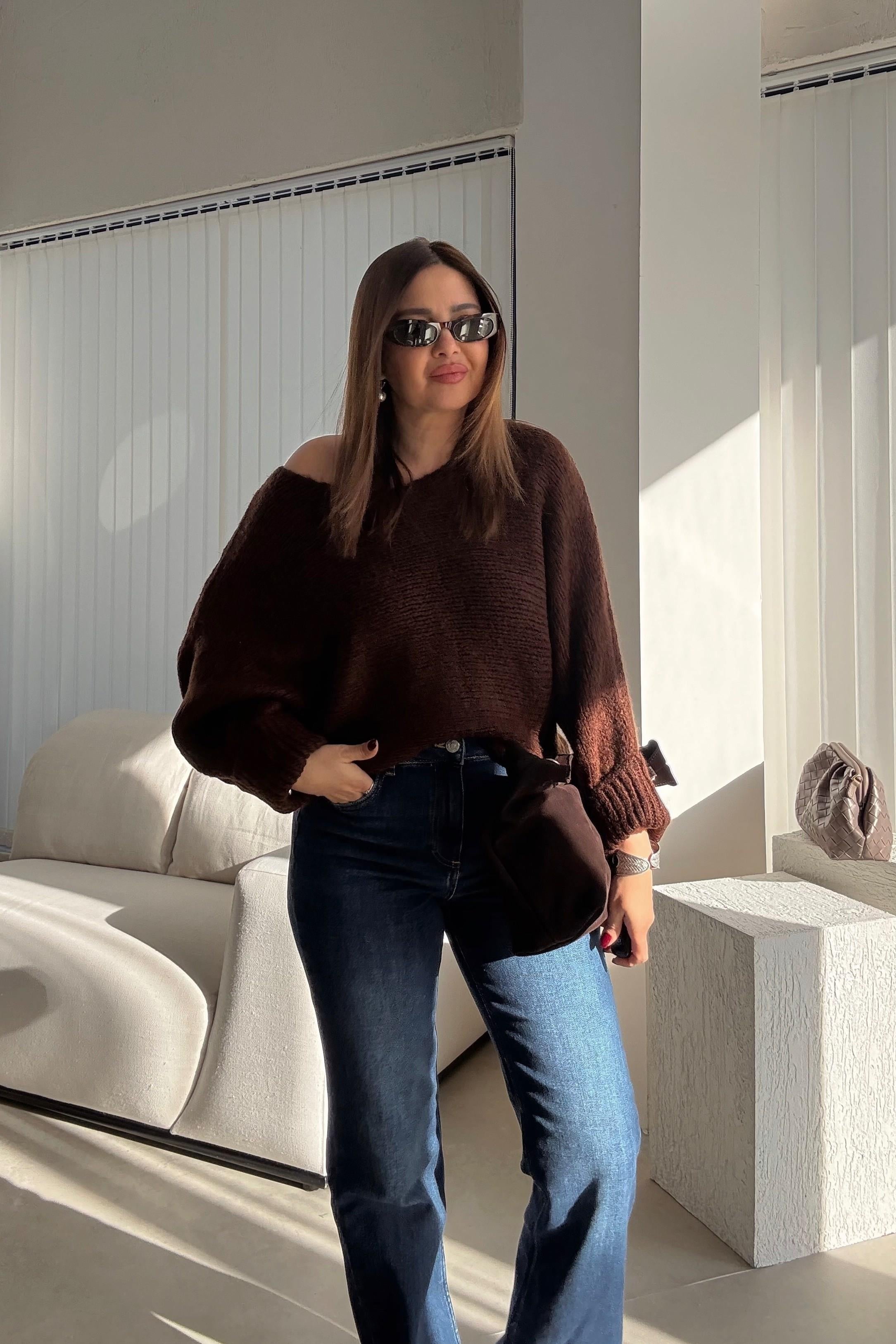 Kahverengi Kayık Yaka Oversize Kazak 