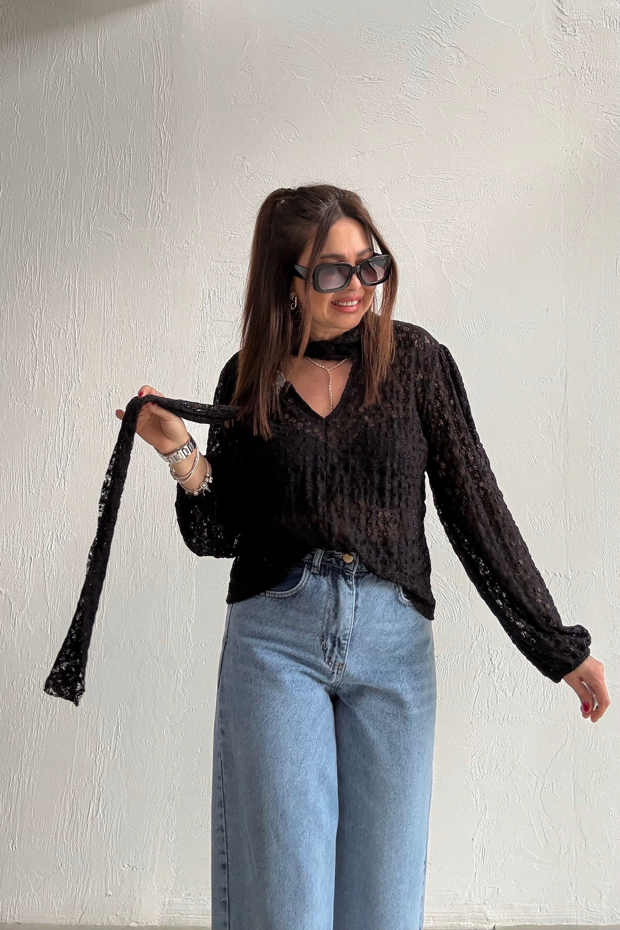 Siyah Dantelli Bluz 
