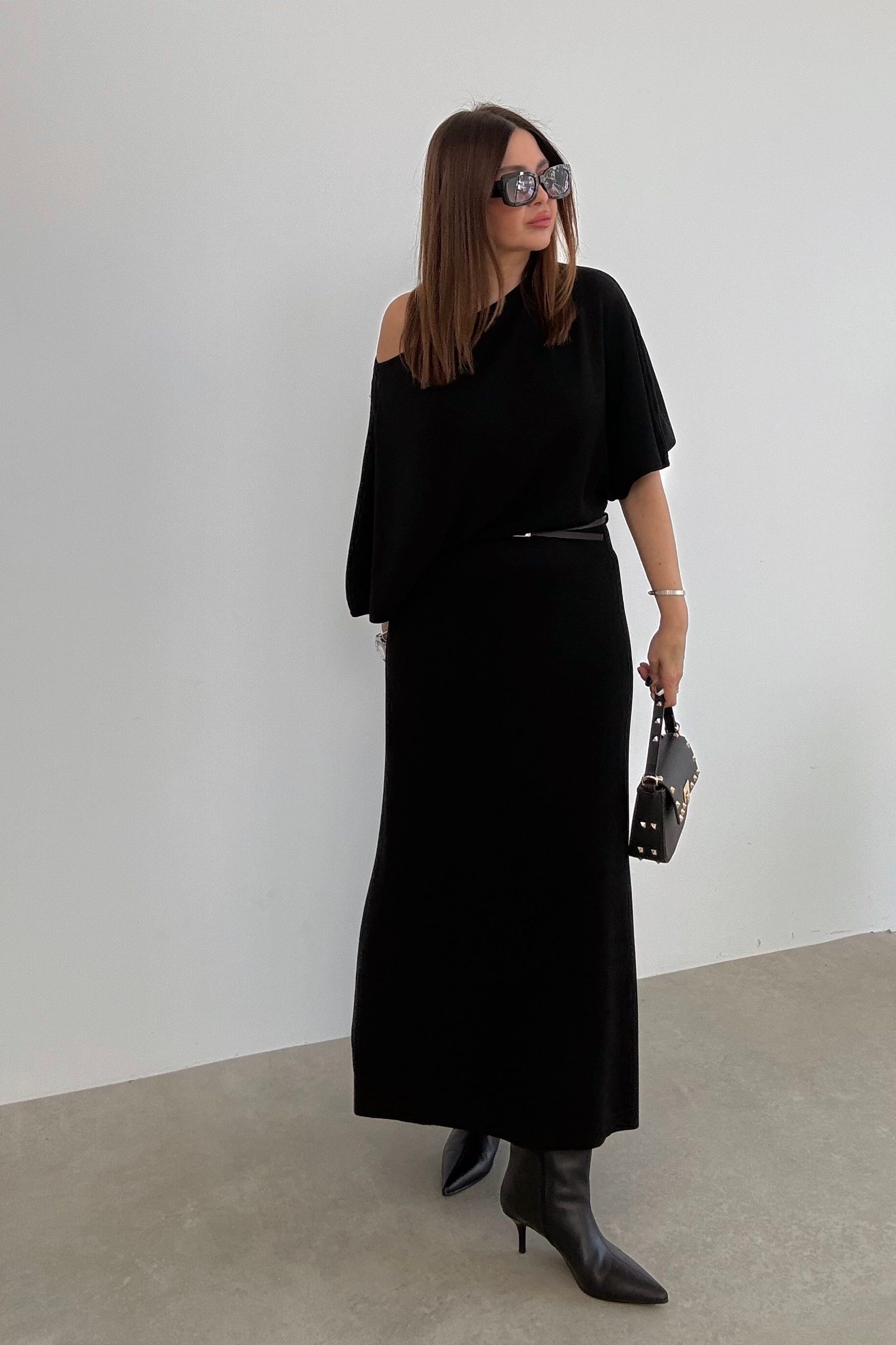 Siyah Kemerli Dokuma Elbise 