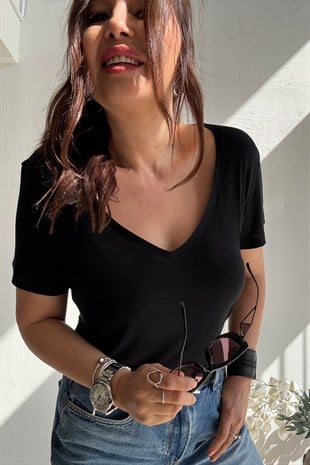 Siyah V Yaka Salaş Tişört 