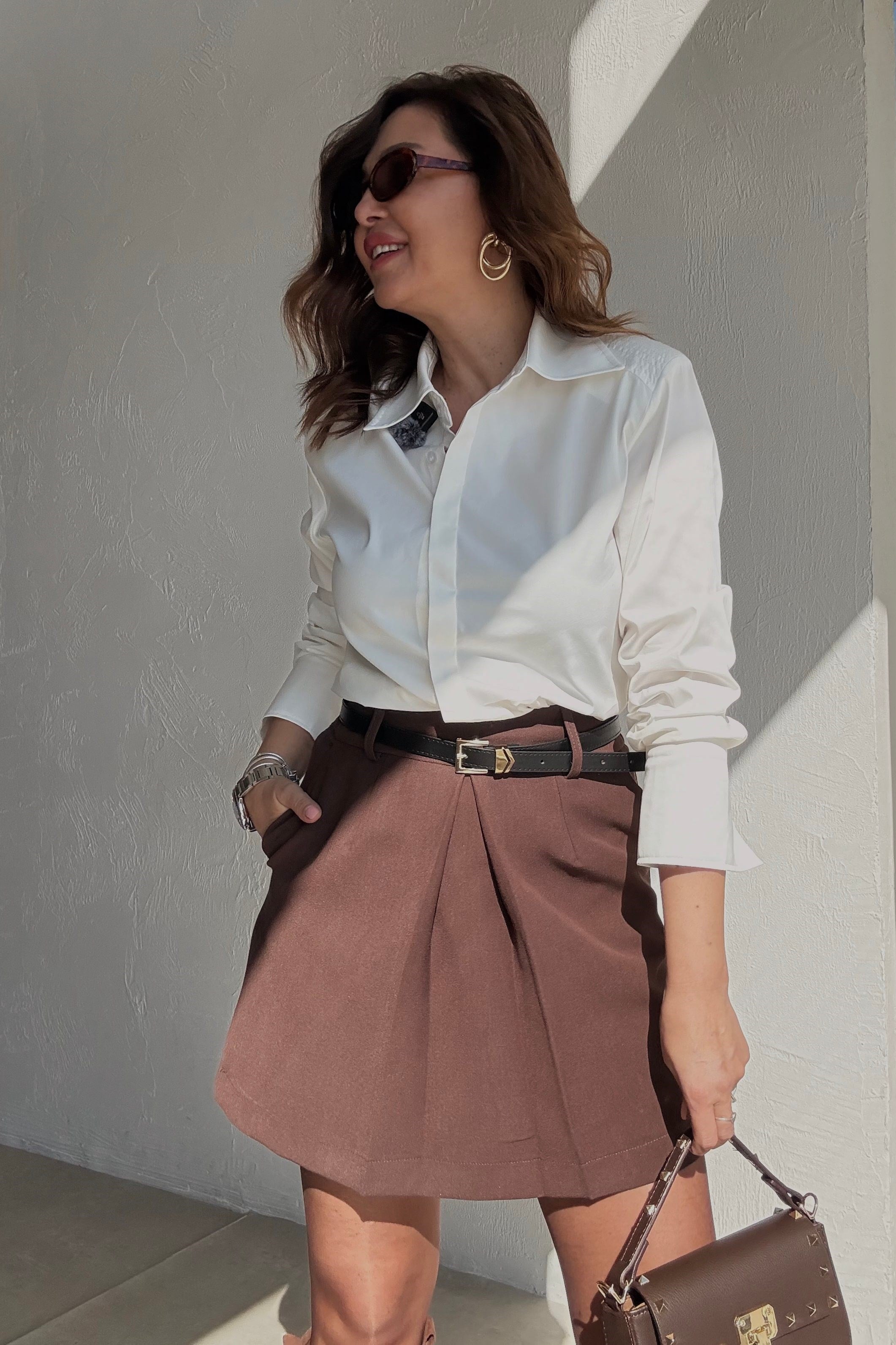 Beyaz Omzu Vatkalı İşli Gömlek 