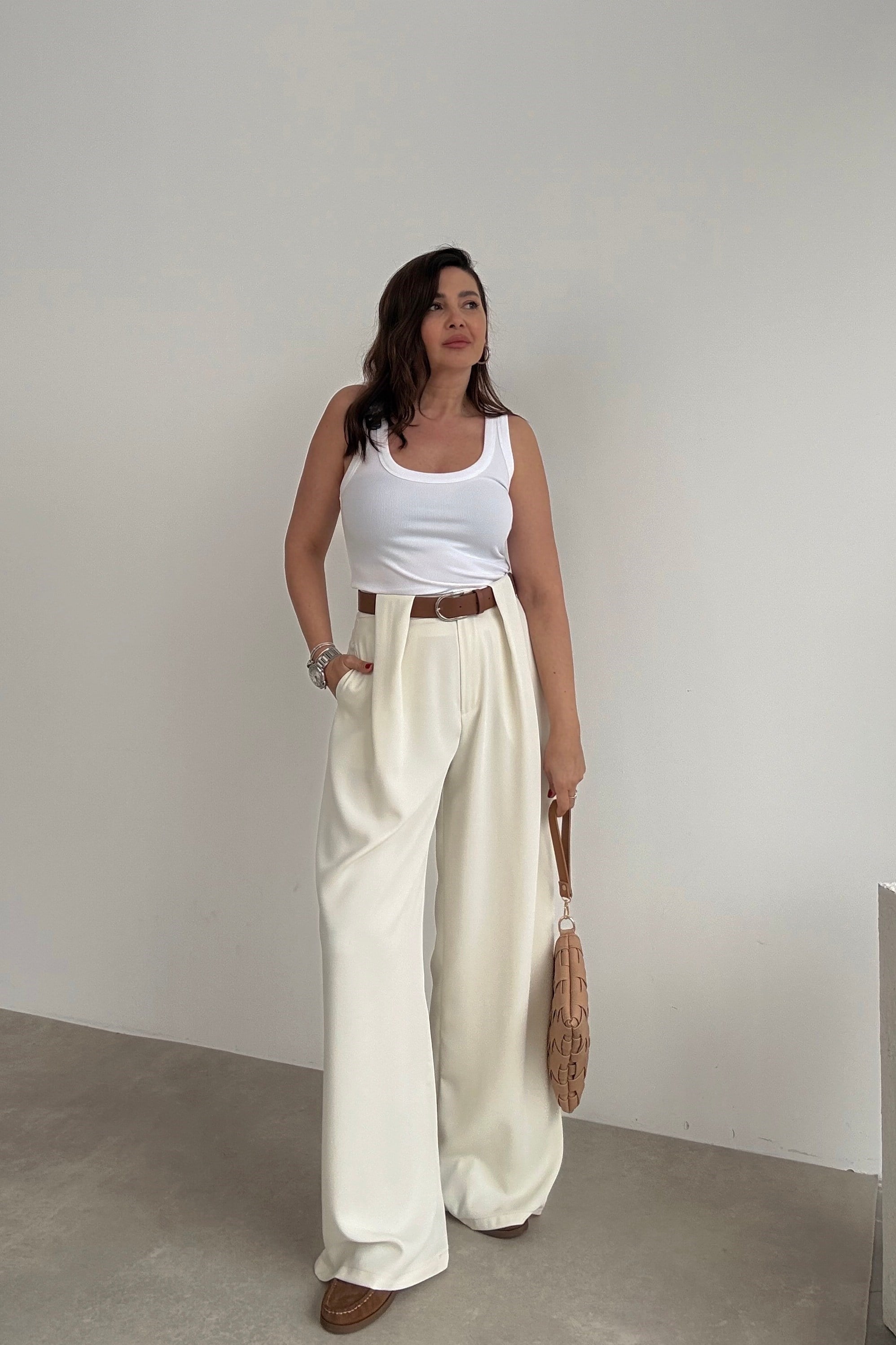 Ekru Kemerli Pileli Pantolon 
