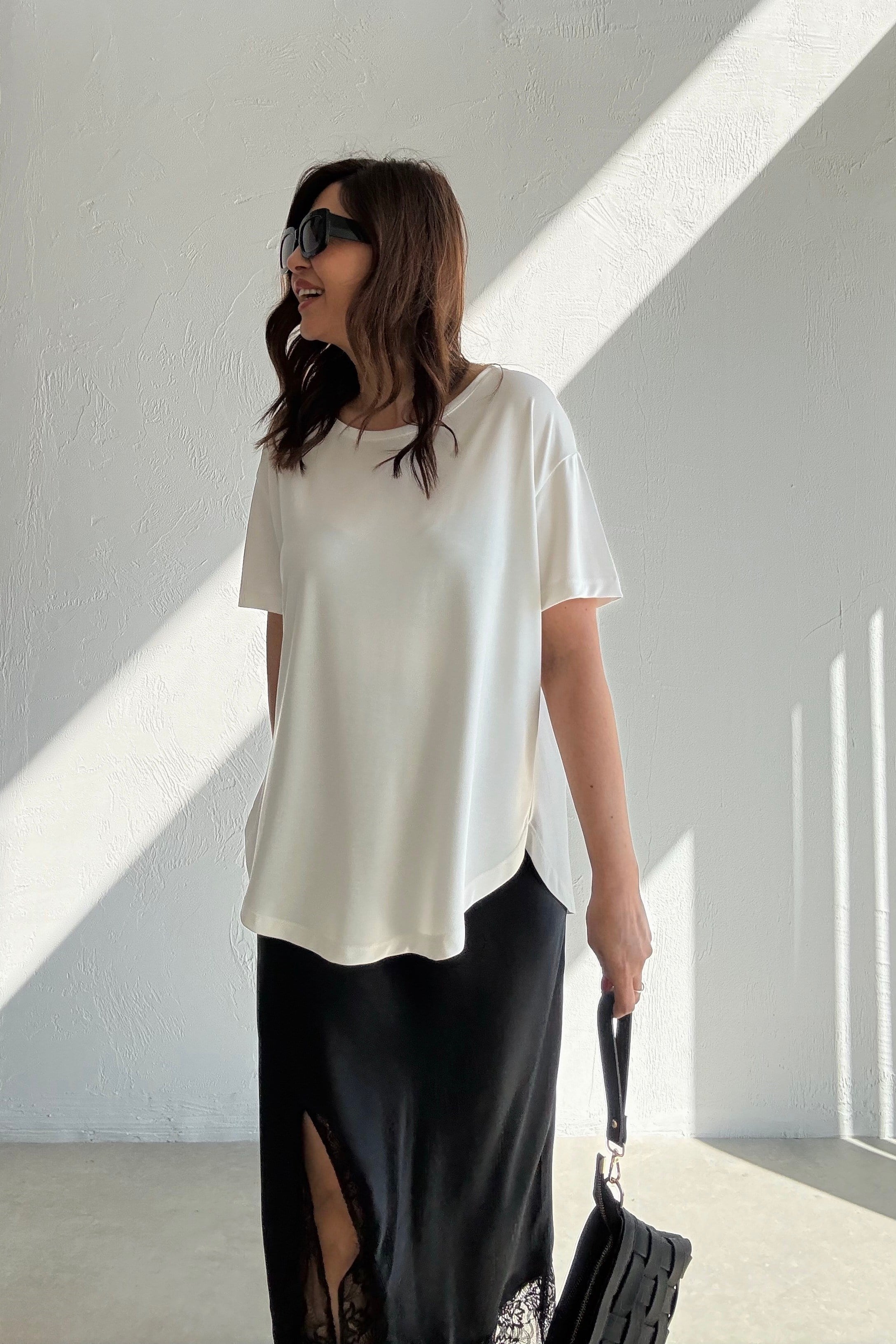 Ekru Yırtmaçlı Tişört 