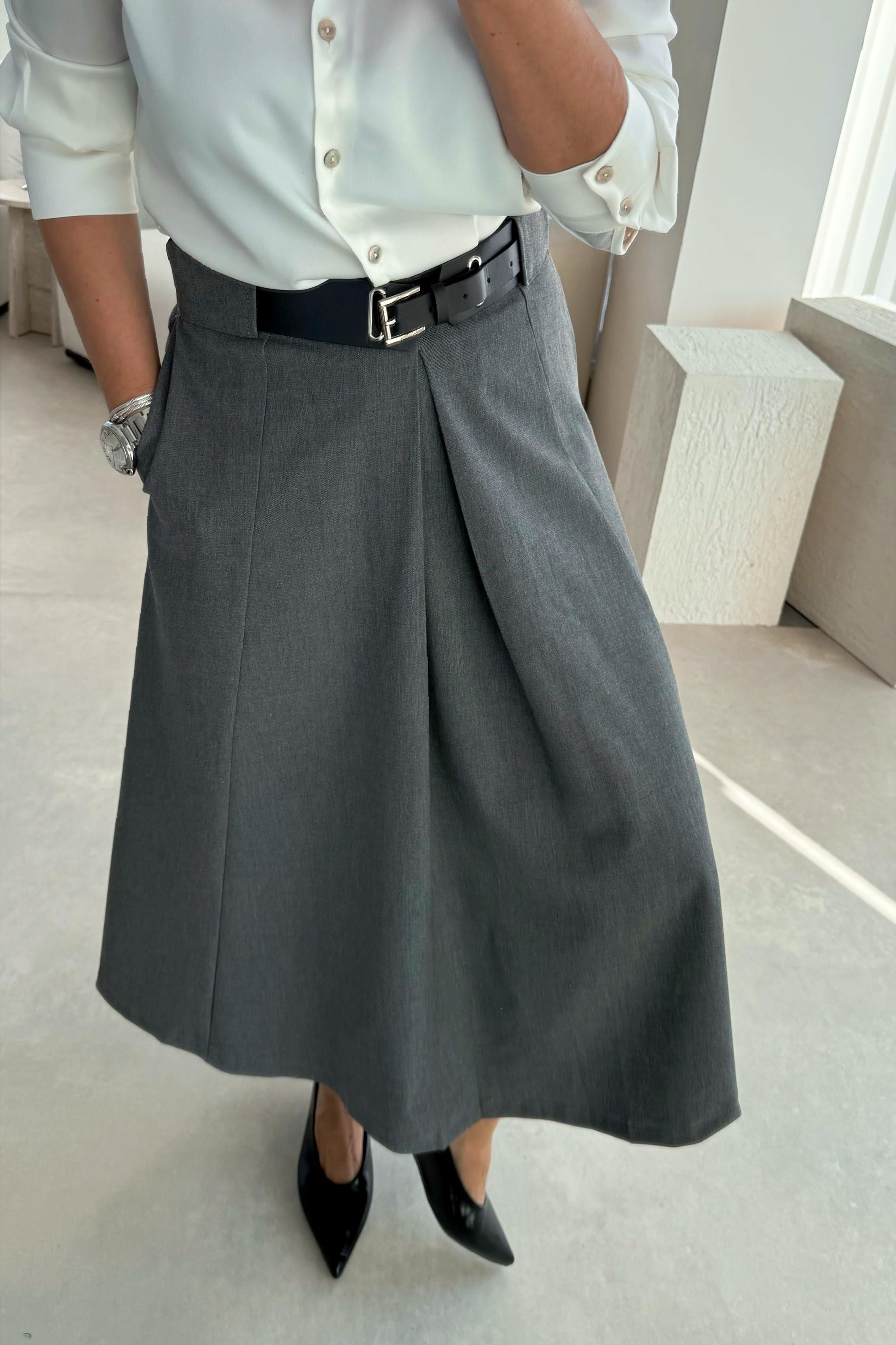 Gri Beli Kemerli Etek 