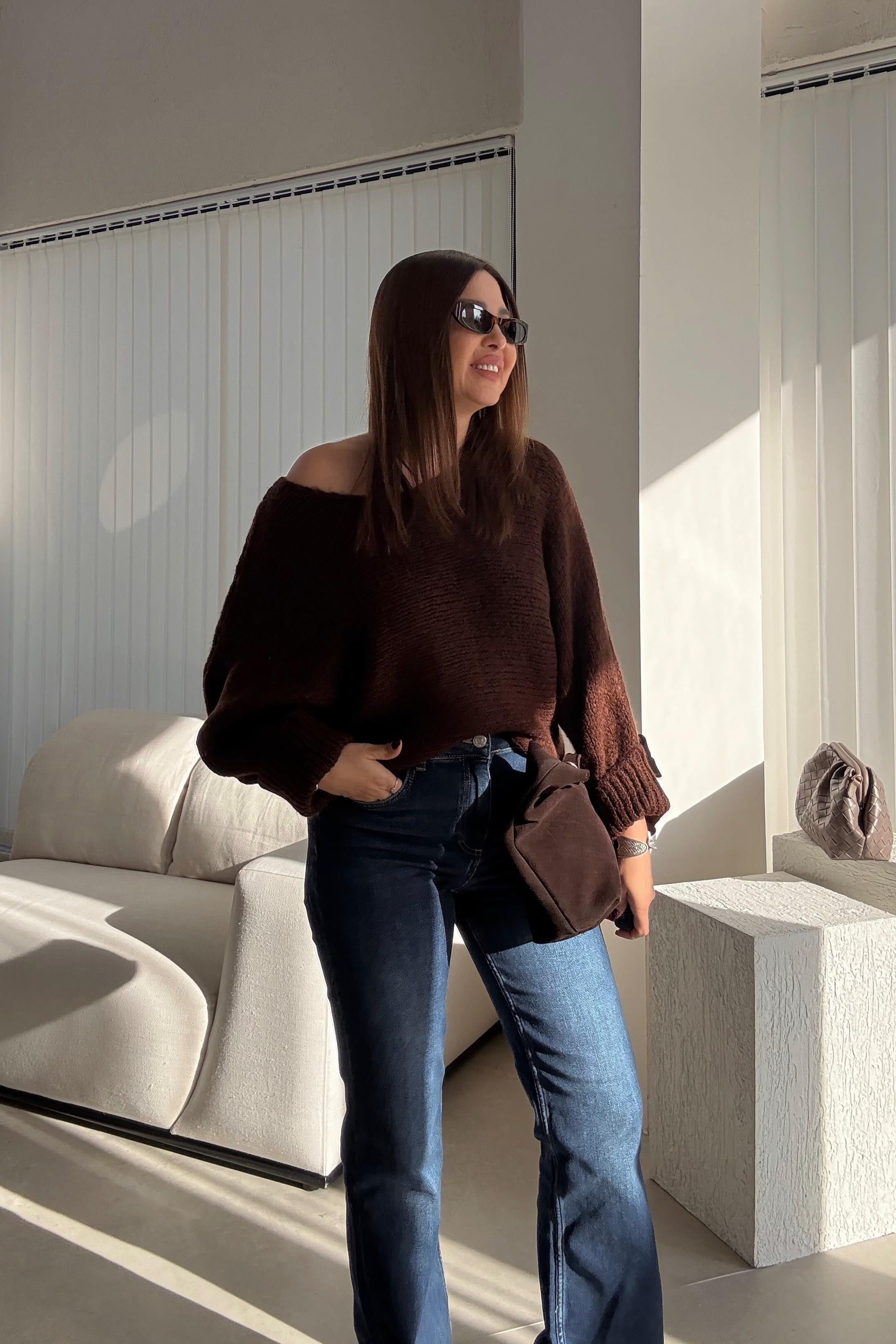 Kahverengi Kayık Yaka Oversize Kazak 