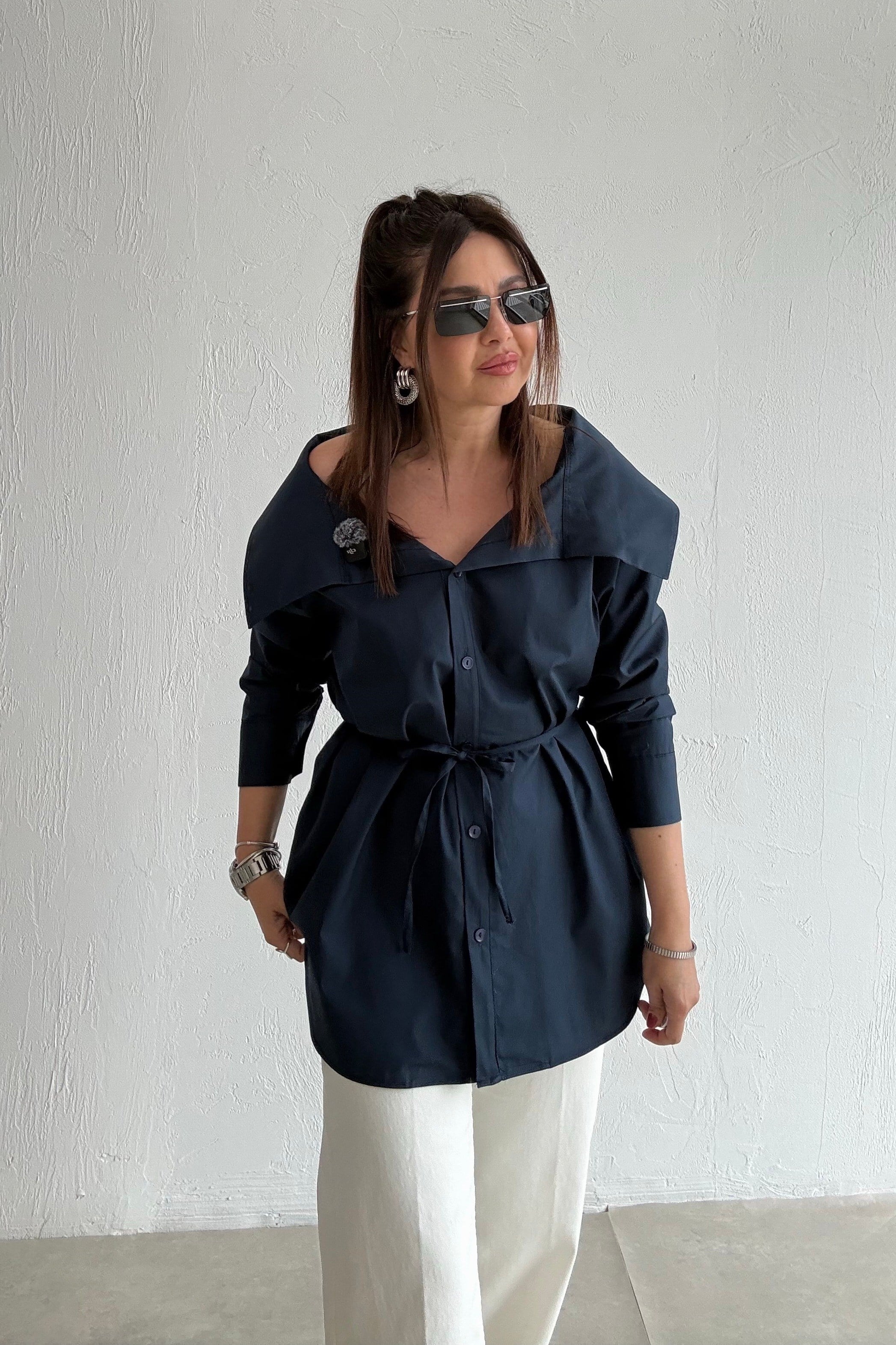 Lacivert Mendil Yaka Gömlek 