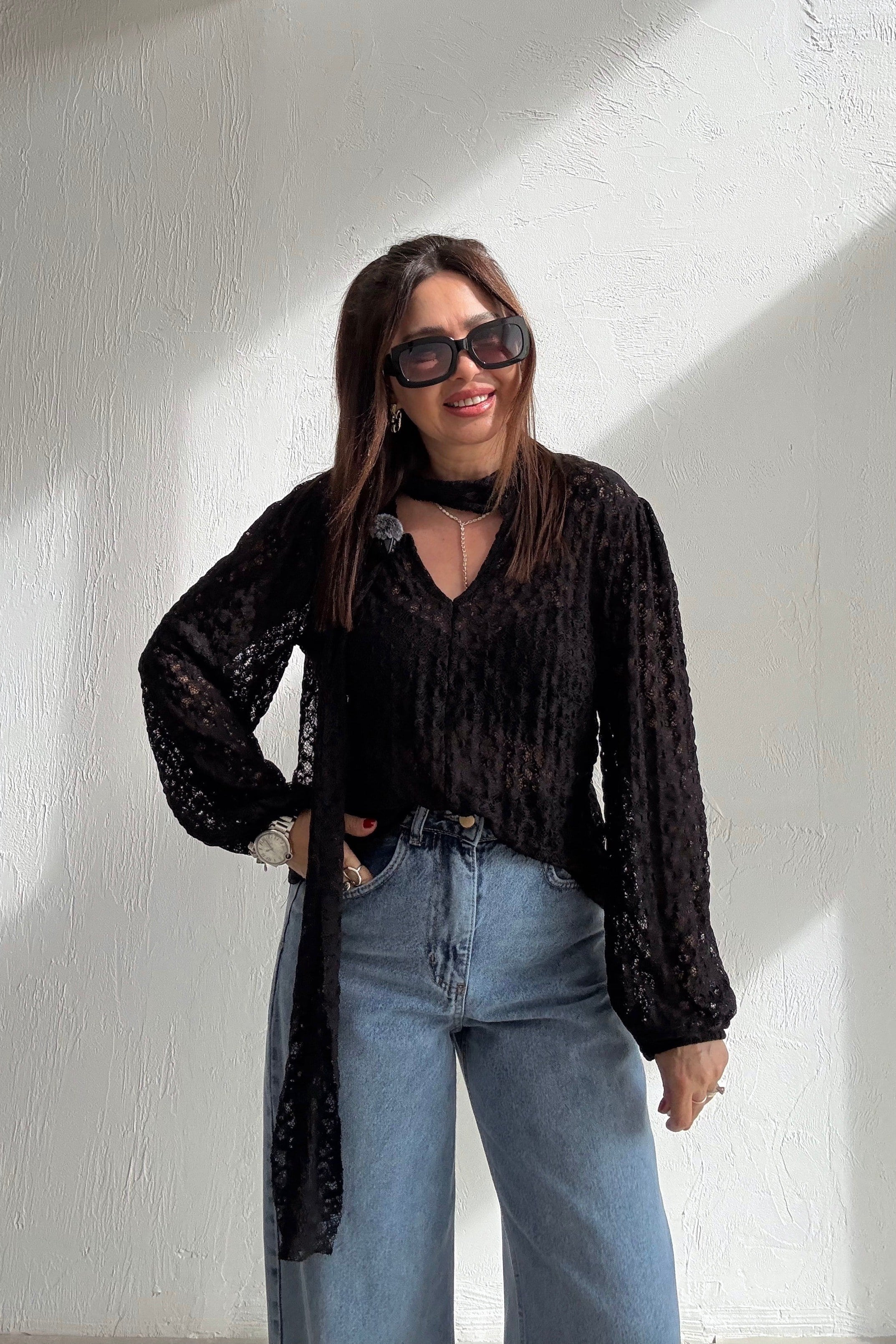 Siyah Dantelli Bluz 