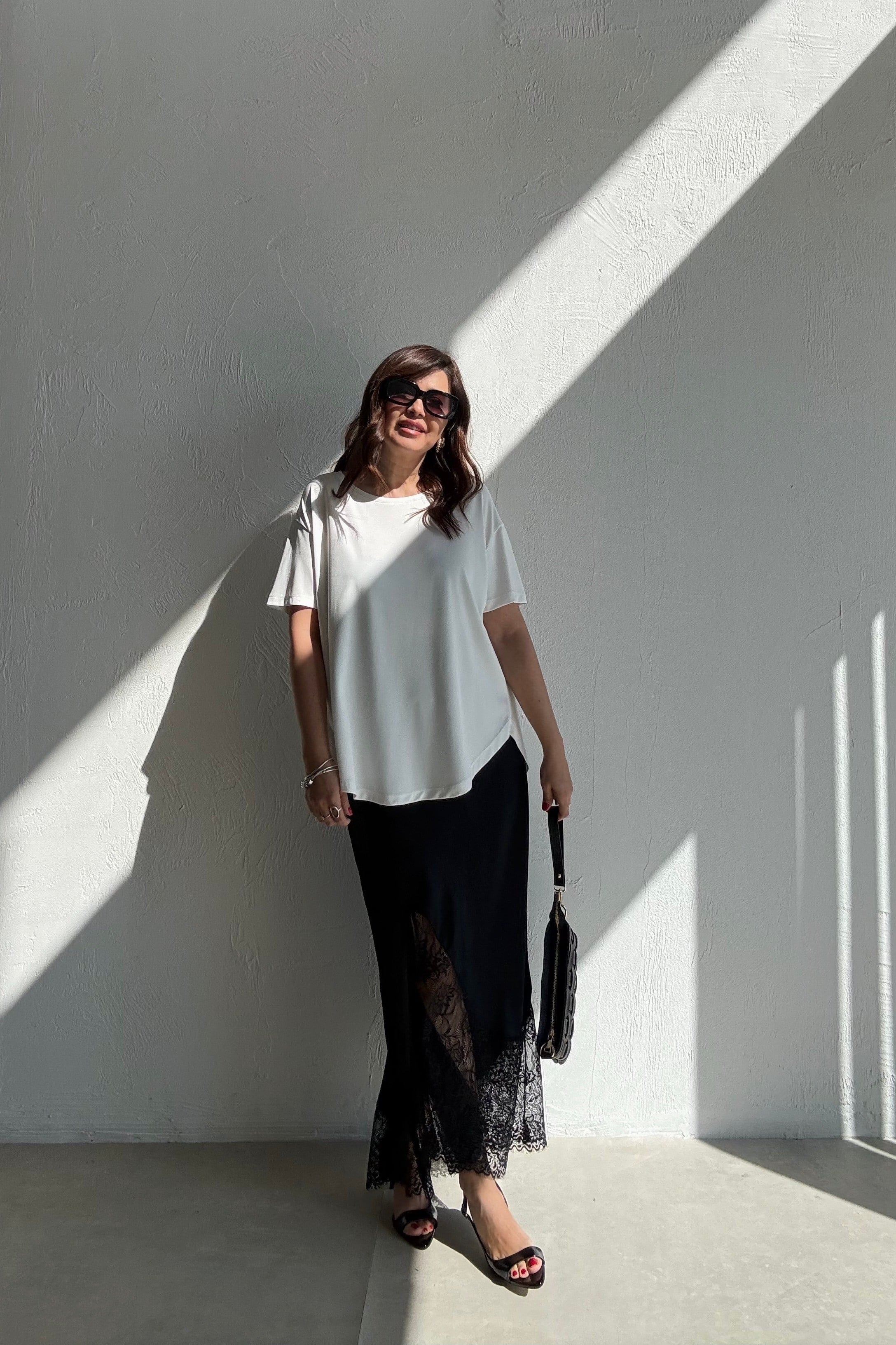 Siyah Dantelli Yırtmaç Etek 