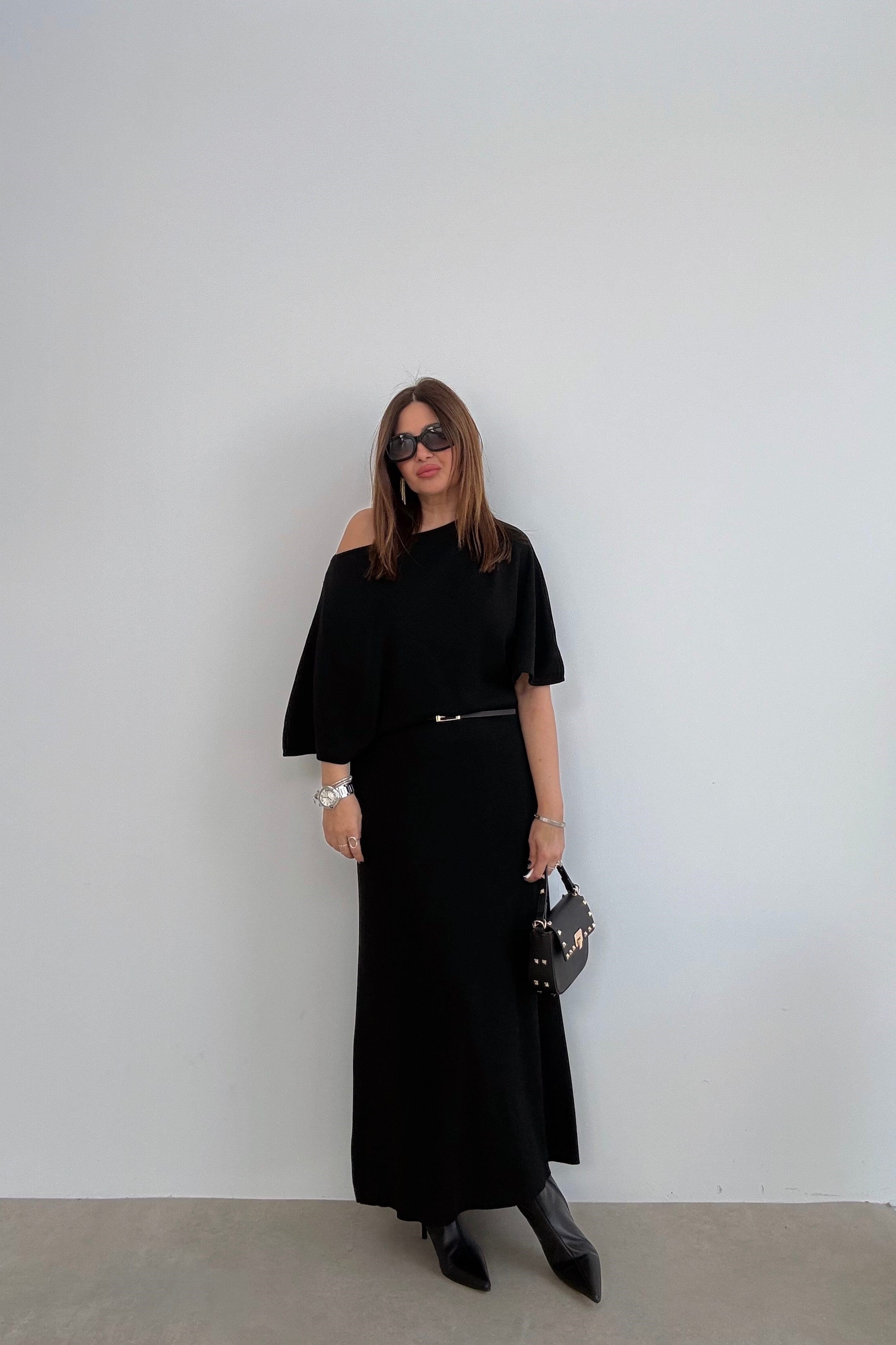 Siyah Kemerli Dokuma Elbise 