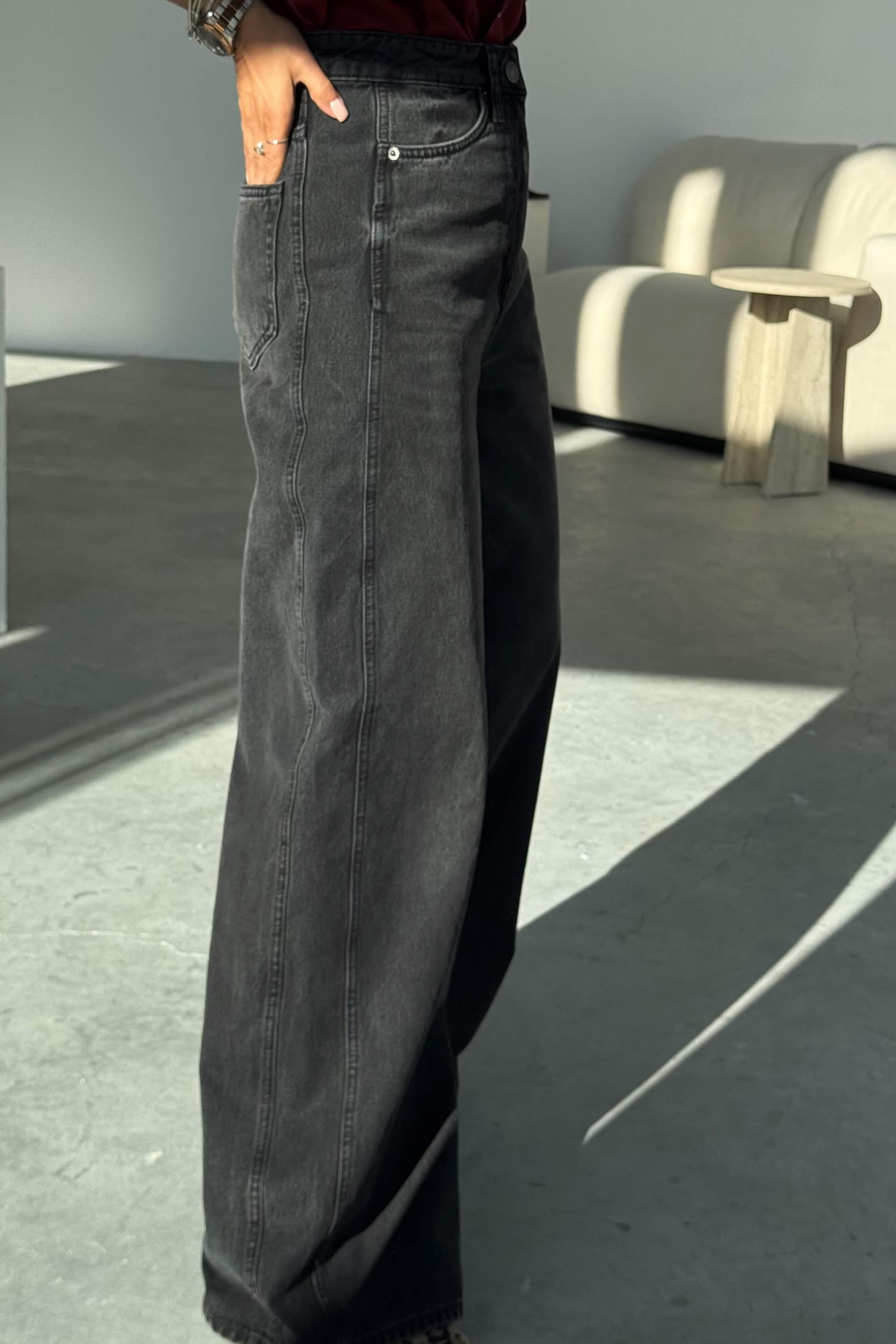 Siyah Taşlamalı Geniş Paça Jean 