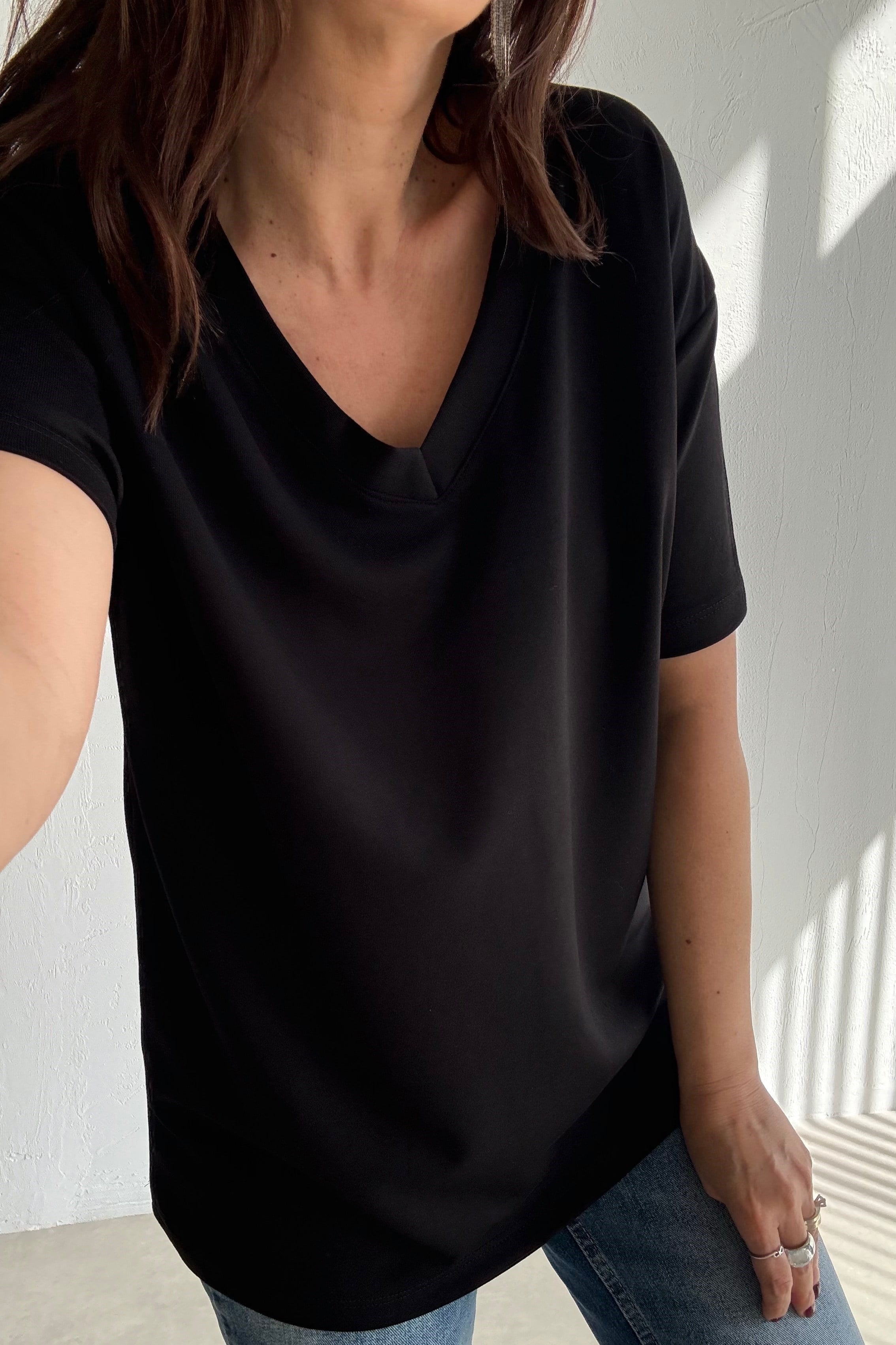 Siyah V Yaka Modal Tişört 