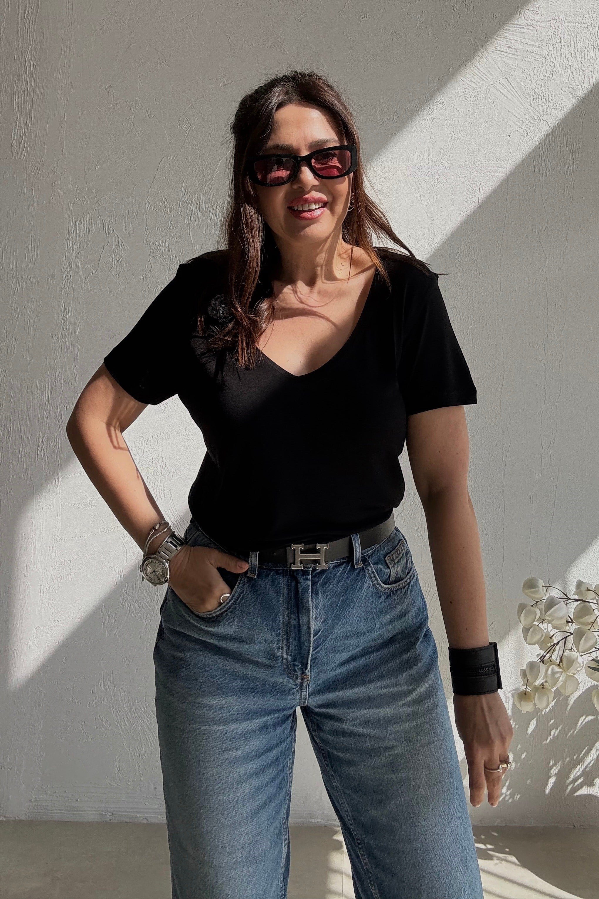 Siyah V Yaka Salaş Tişört 