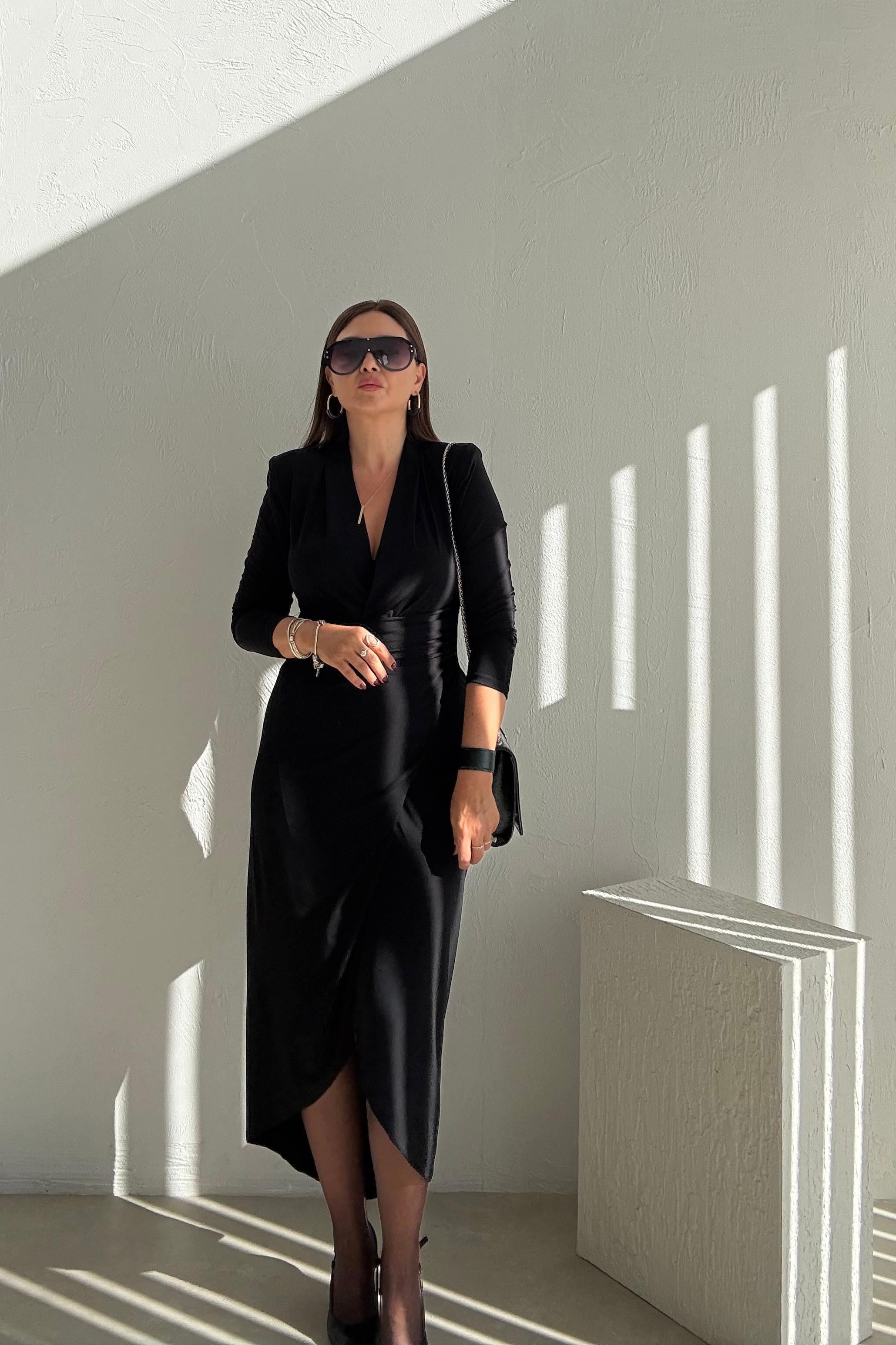 Siyah V Yaka Uzun Elbise 