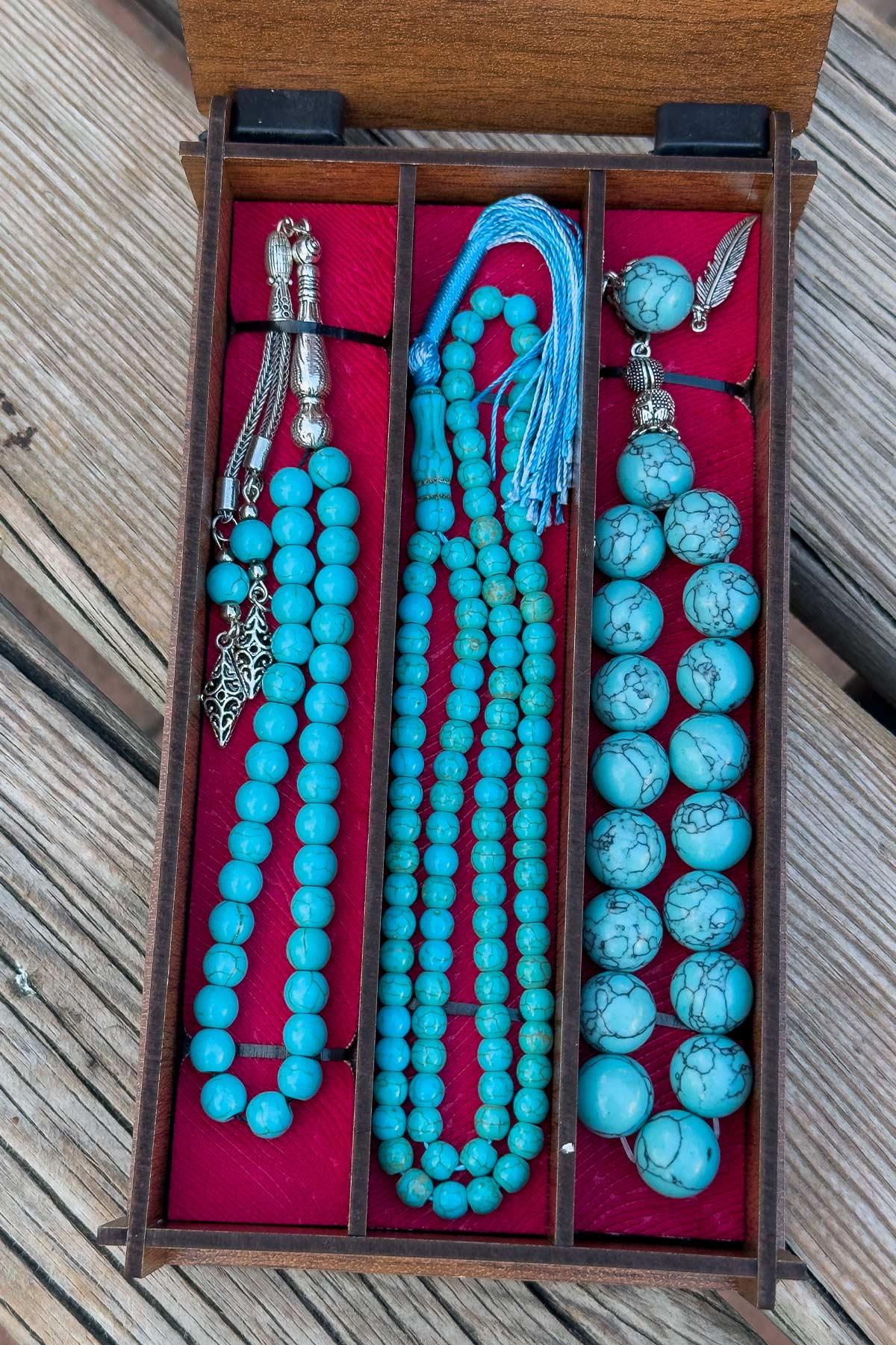 99lu 17lik Anahtarlık ve Bileklik Ahşap Kutuda Turkuaz Set