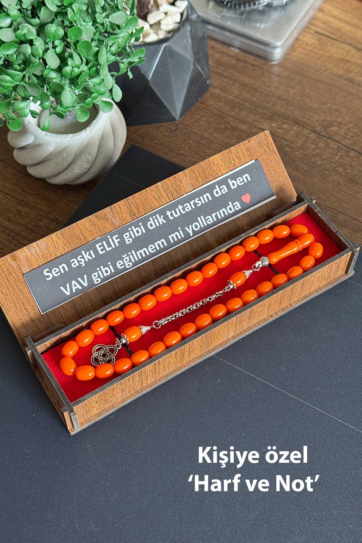 Kişiye Özel Harf ve Notlu Ahşap Kutuda Toz Kehribar Tesbih