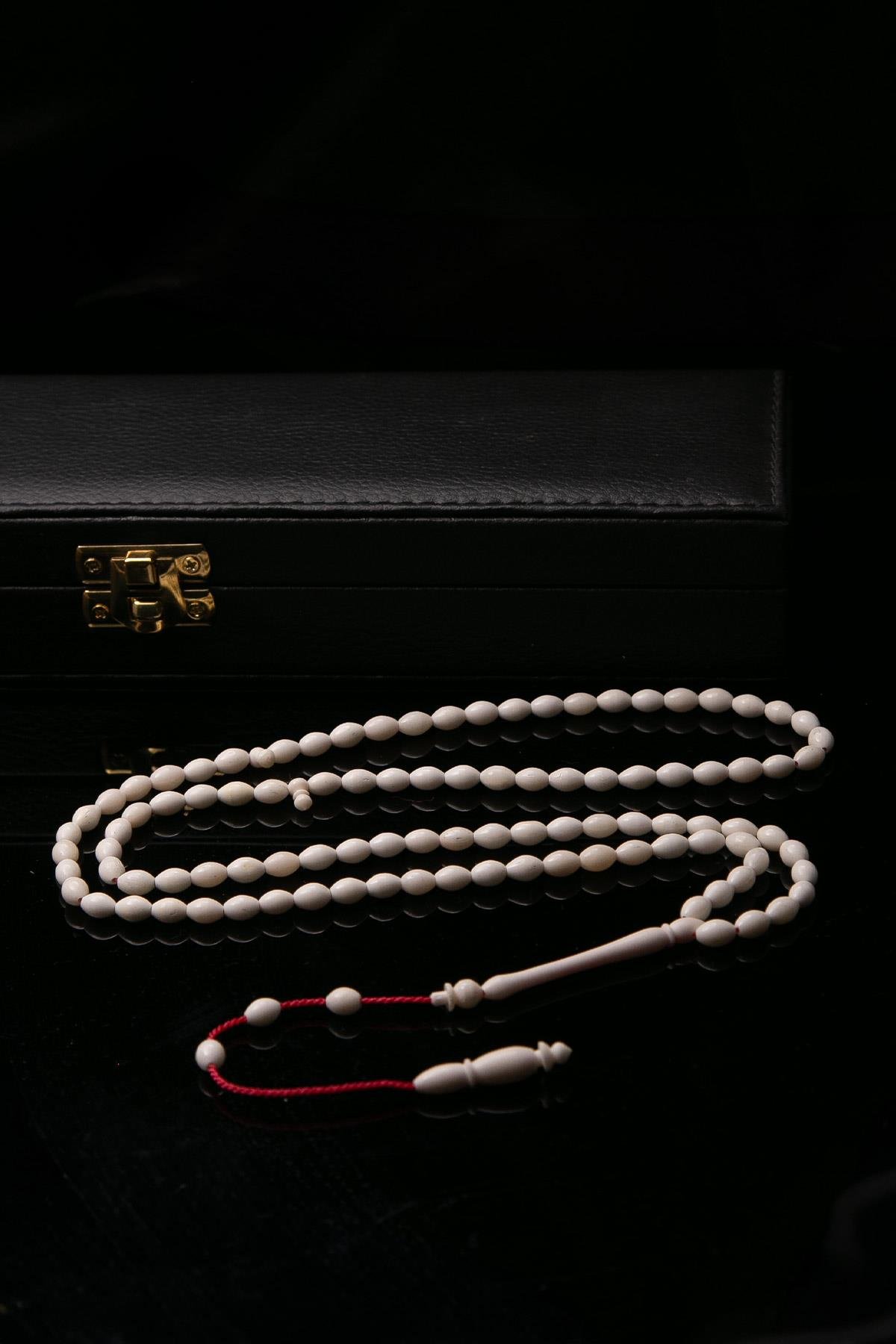 Sade ve Göz Alıcı Arpa Deve Kemiği 99Luk Tesbih