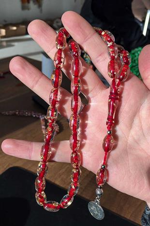 Kırmızı Renk Altın Varaklı Badem Tane Uçak Camı Tesbih