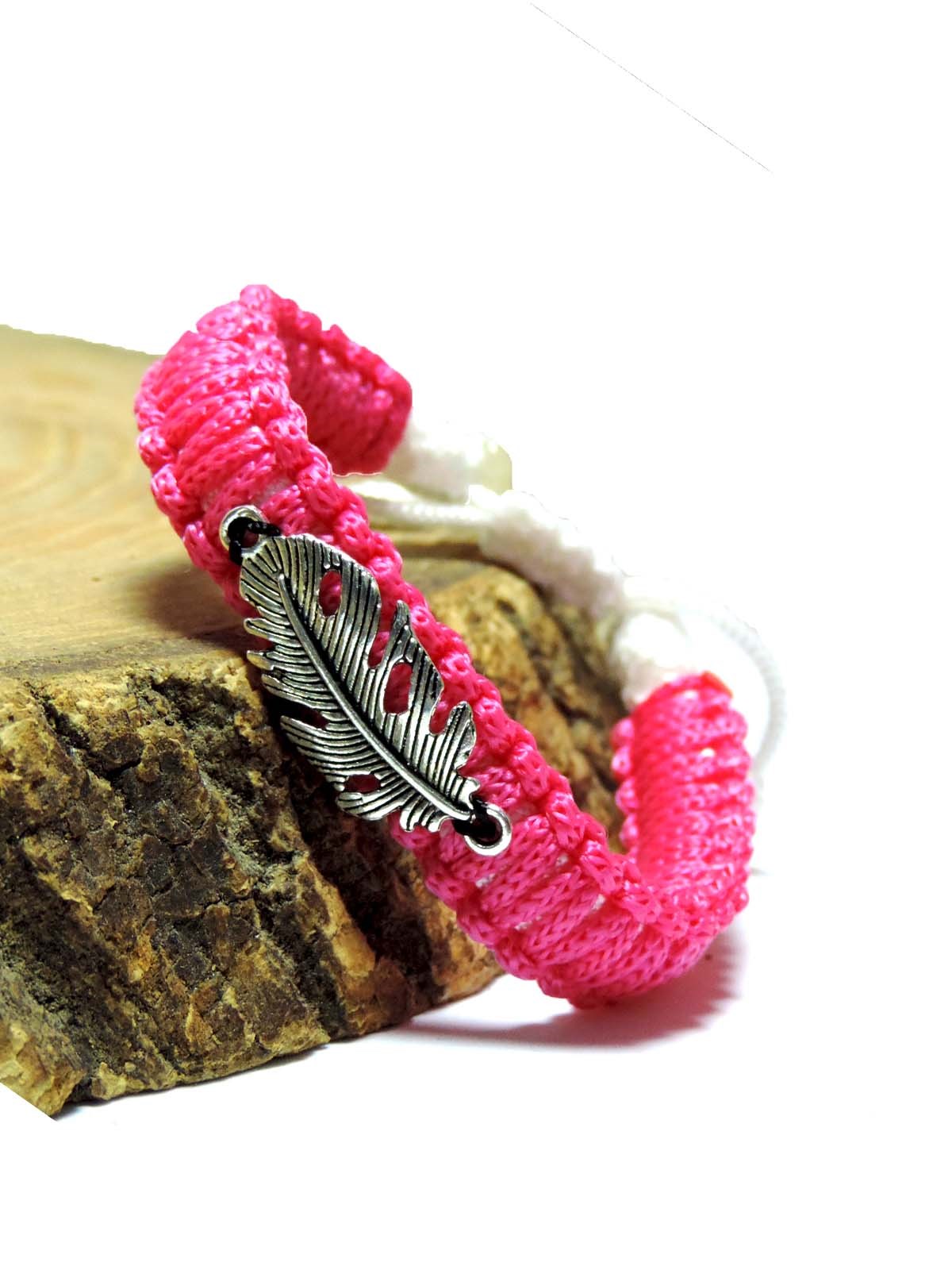 Pembe Yaprak Figürlü Örme Bileklik