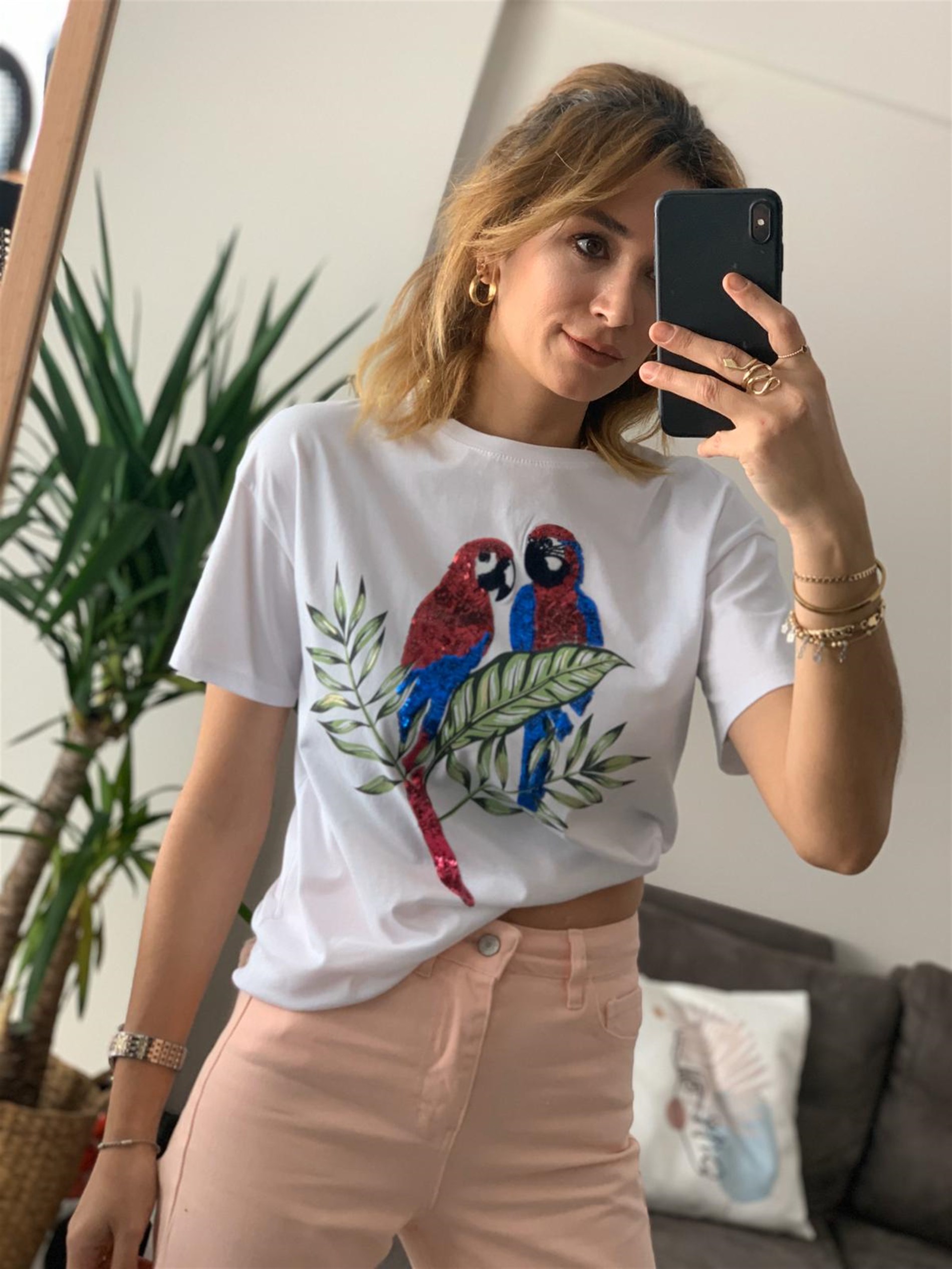 Papağan işlemeli tişört