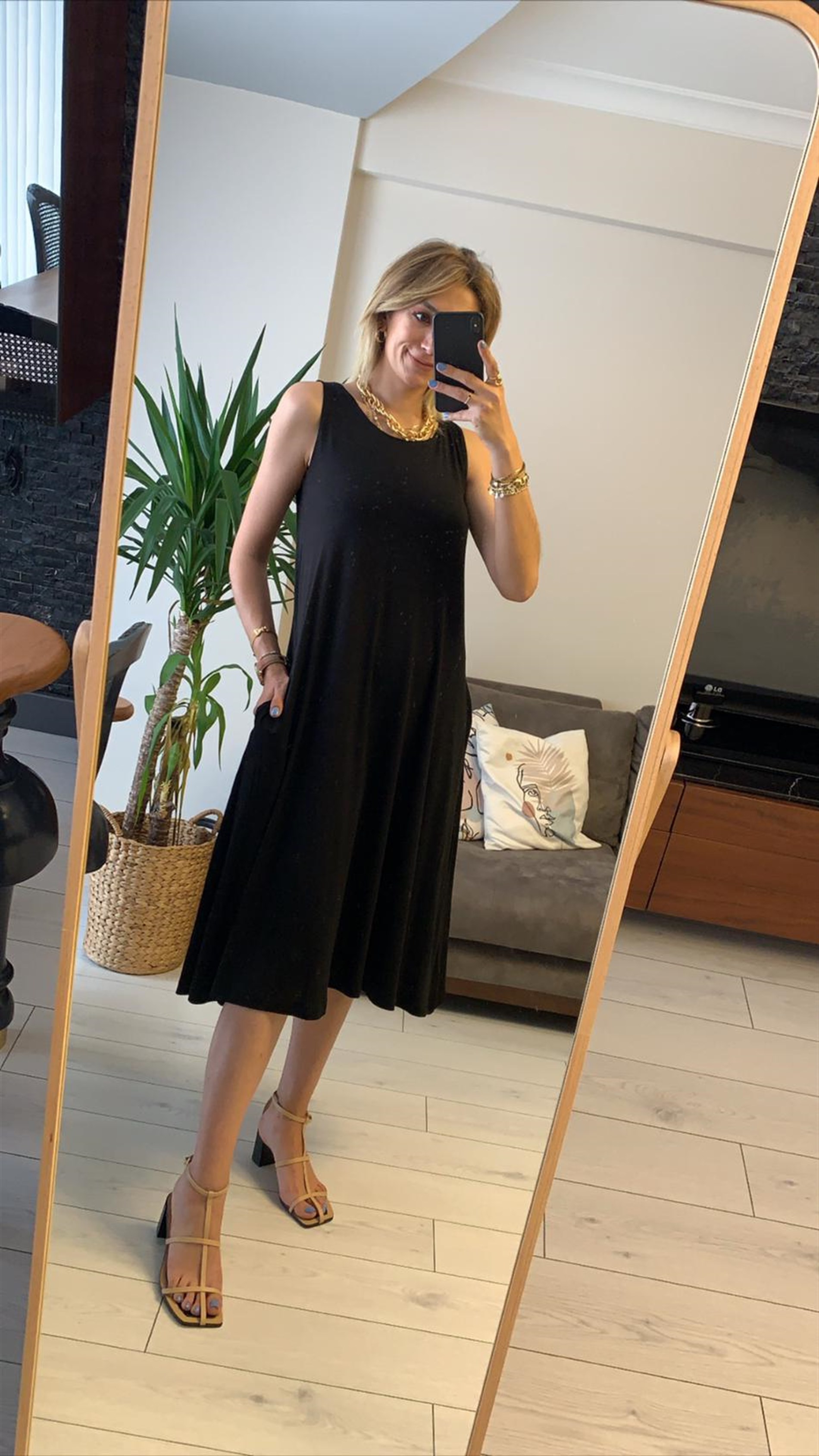 Siyah cepli penye elbise