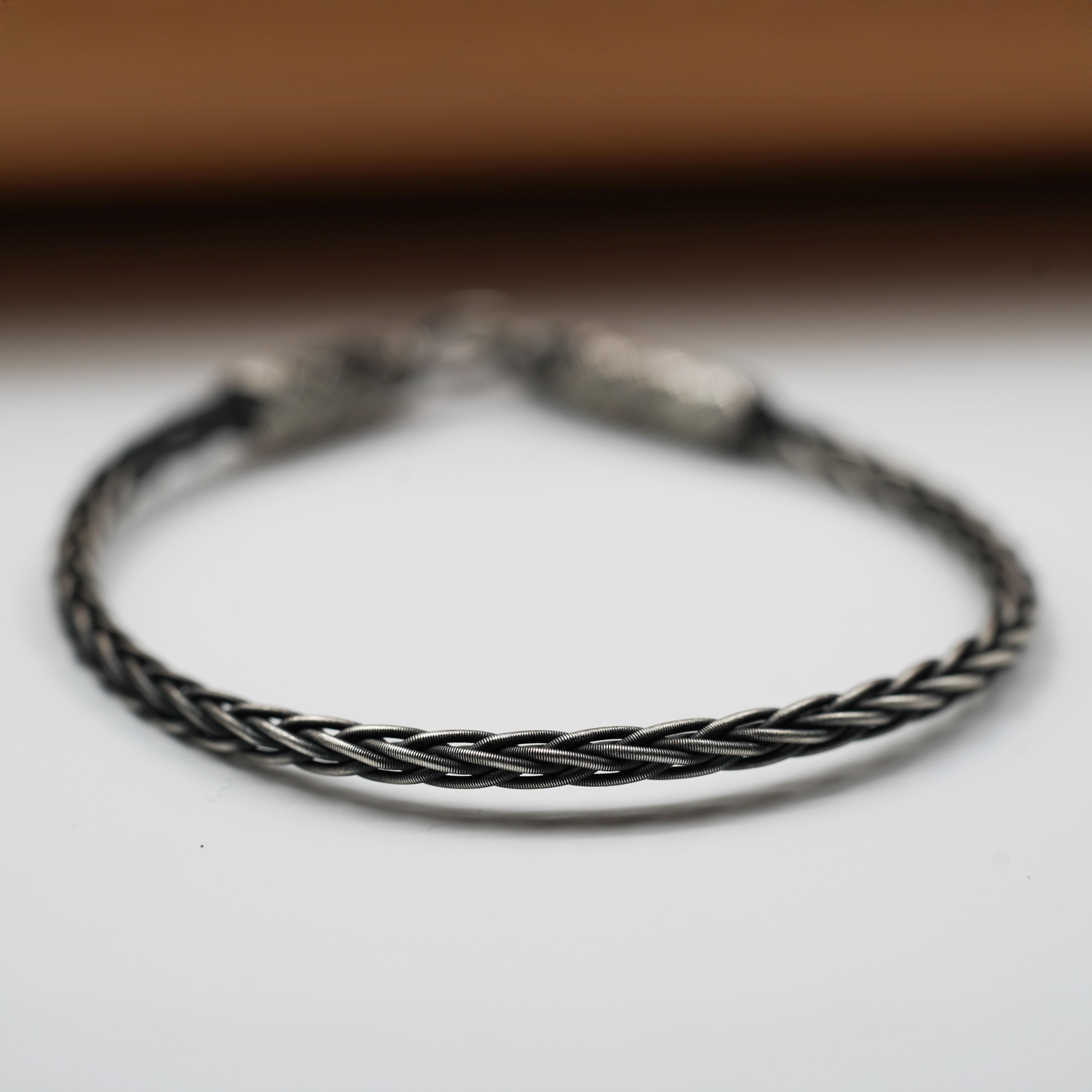 Royal Braid, Invincible Black