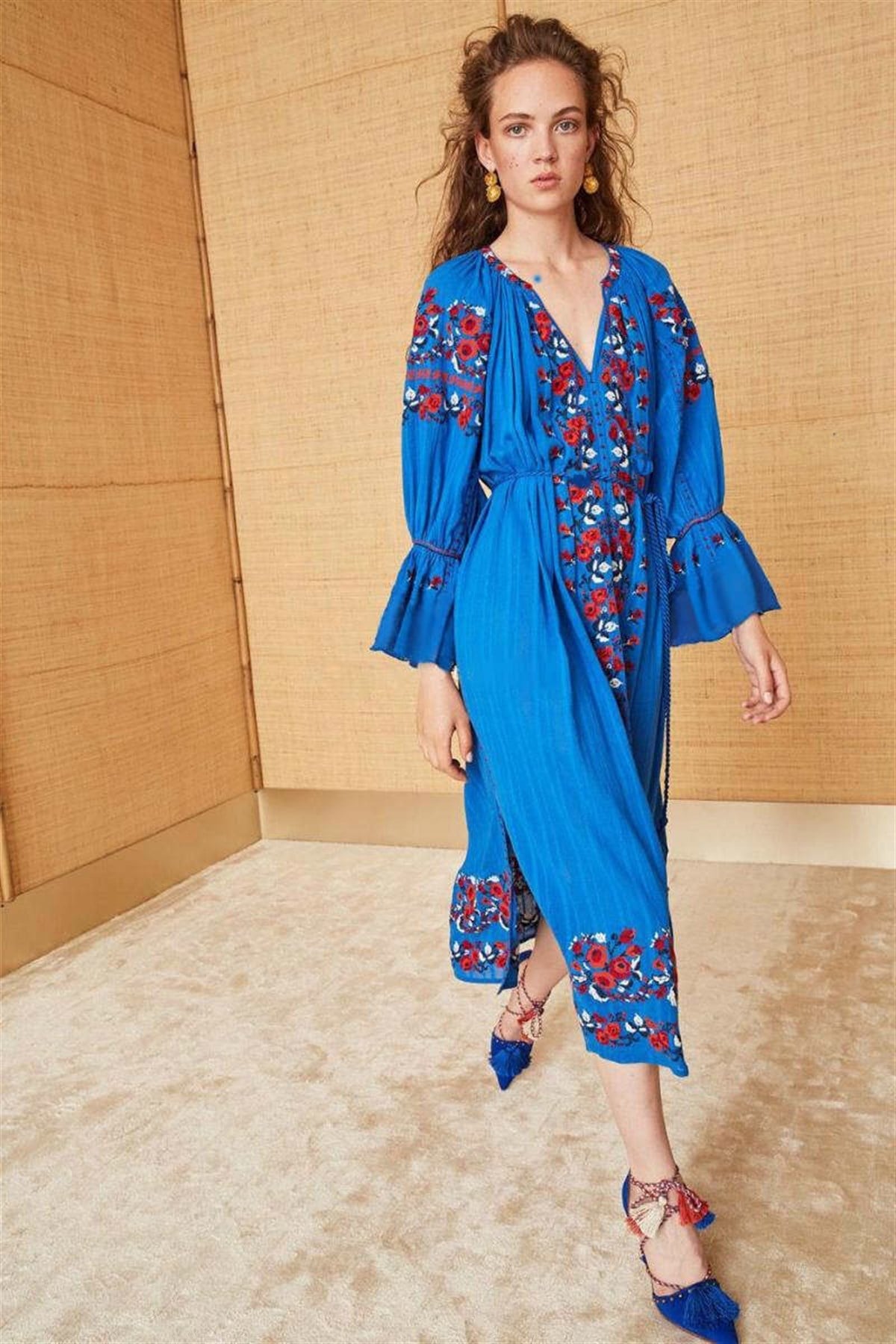 MAVİ MAXİ İŞLEMELİ BOHEM TASARIM ELBİSE