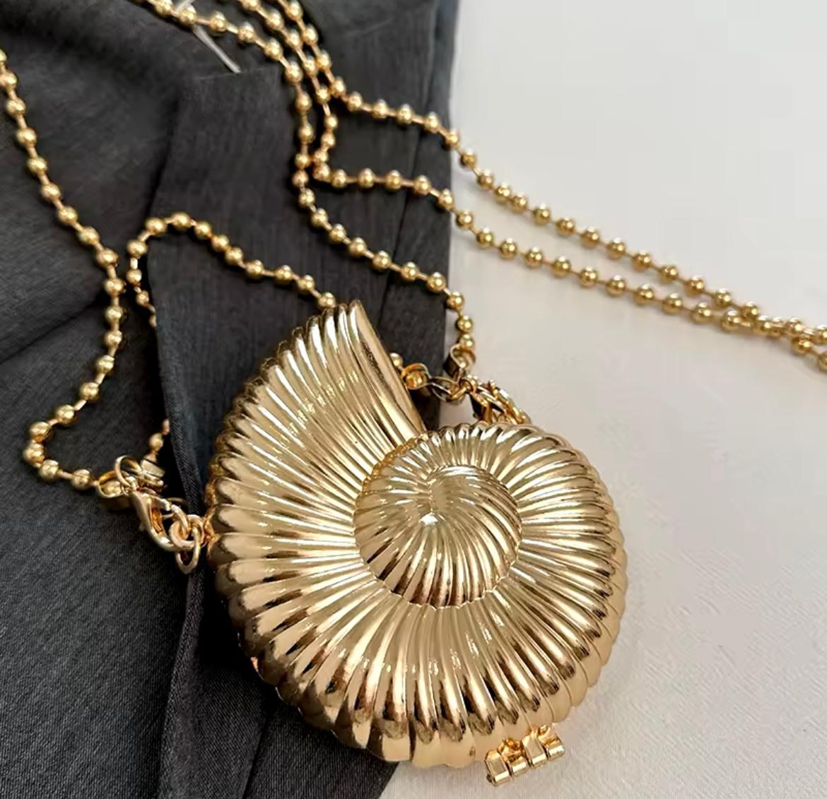 Altın Sarı Deniz Kabuğu Özel Tasarım Elbise