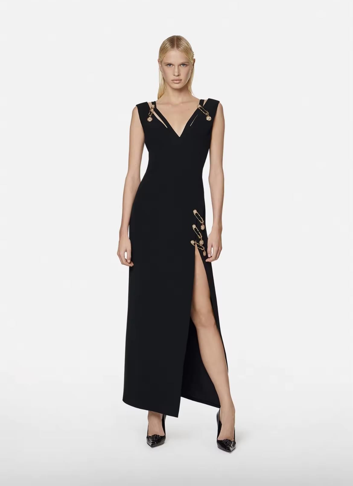 Siyah Çengel Yırtmaç Detay Maxi Tasarım Elbise