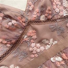 Pudra Çiçek Detay Midi Tasarım Elbise